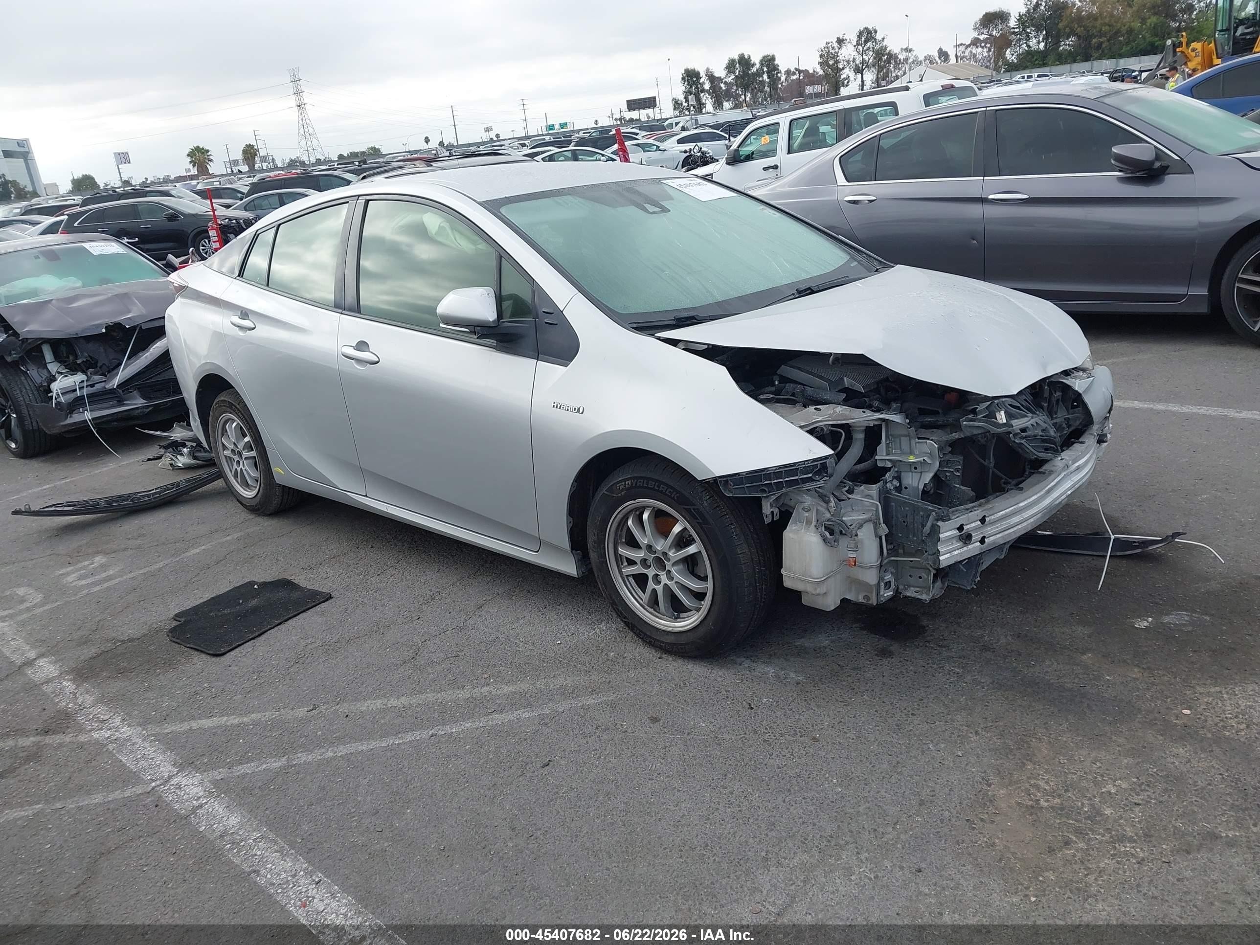 2017 Toyota Prius Two, VIN JTDKBRFU5H3546319 — Front end