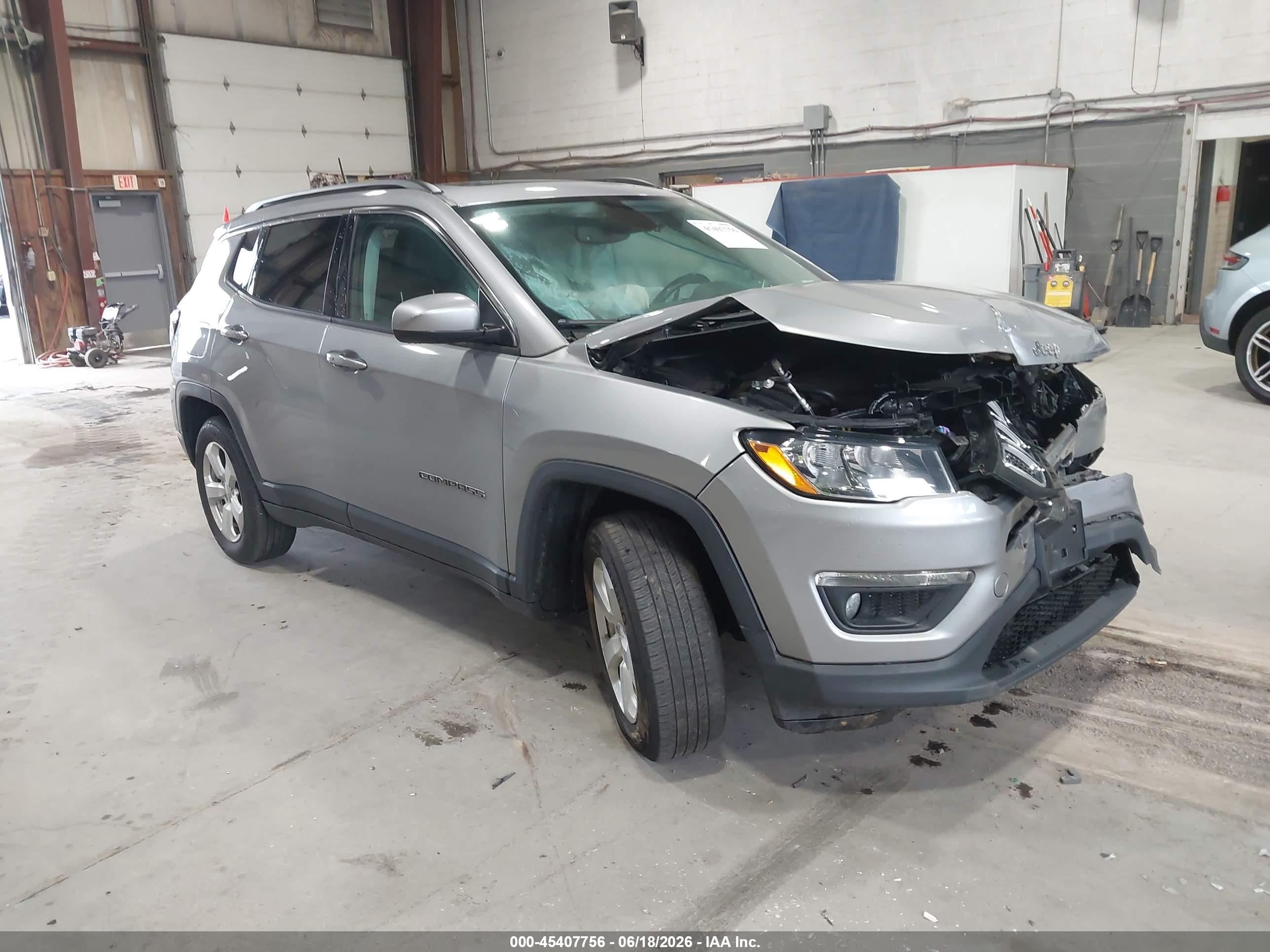 2019 Jeep Compass Latitude, VIN 3C4NJDBB7KT683409 — Перед