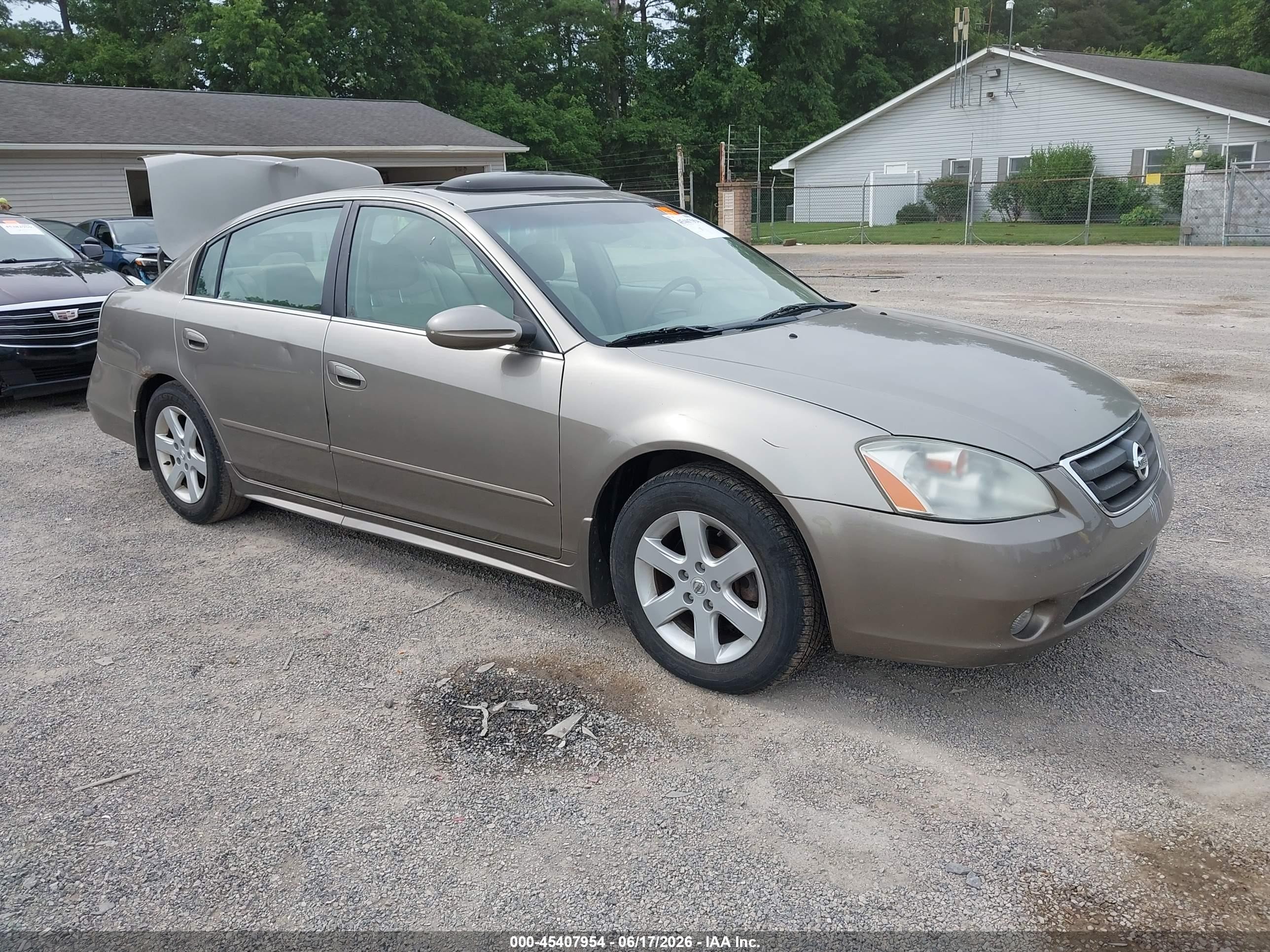 2003 Nissan Altima S, VIN 1N4AL11D23C166256 — Rear end