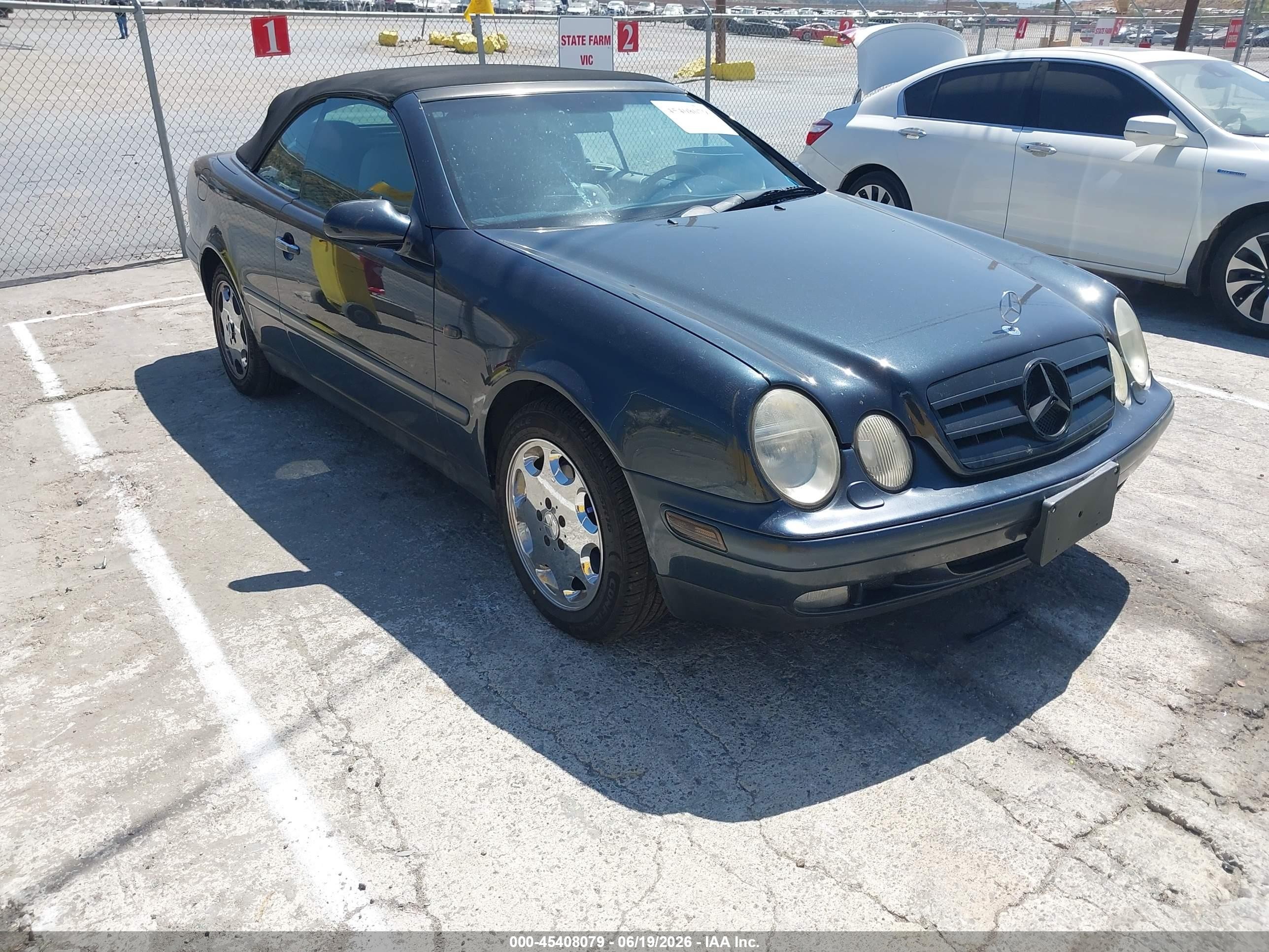 1999 Mercedes-Benz CLK 320/430, VIN WDBLK65G2XT007765 — Rear end