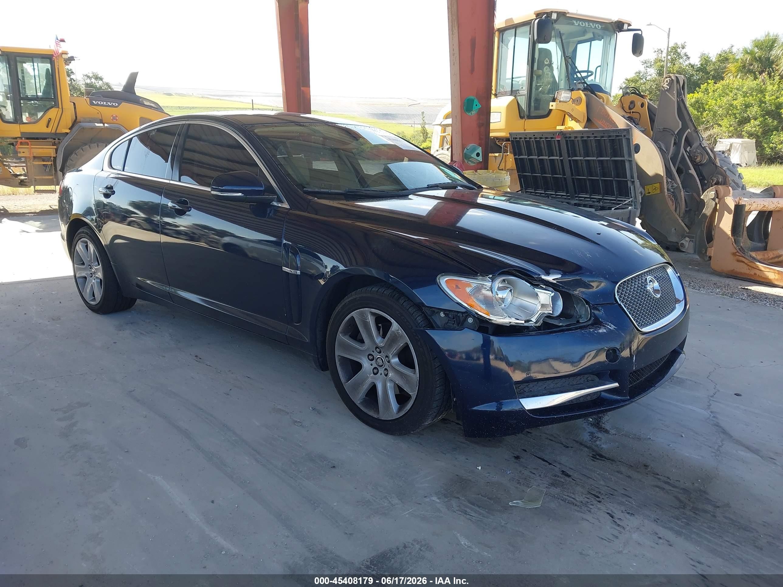 2010 Jaguar XF Luxury, VIN SAJWA0FA2AHR52851 — Front end