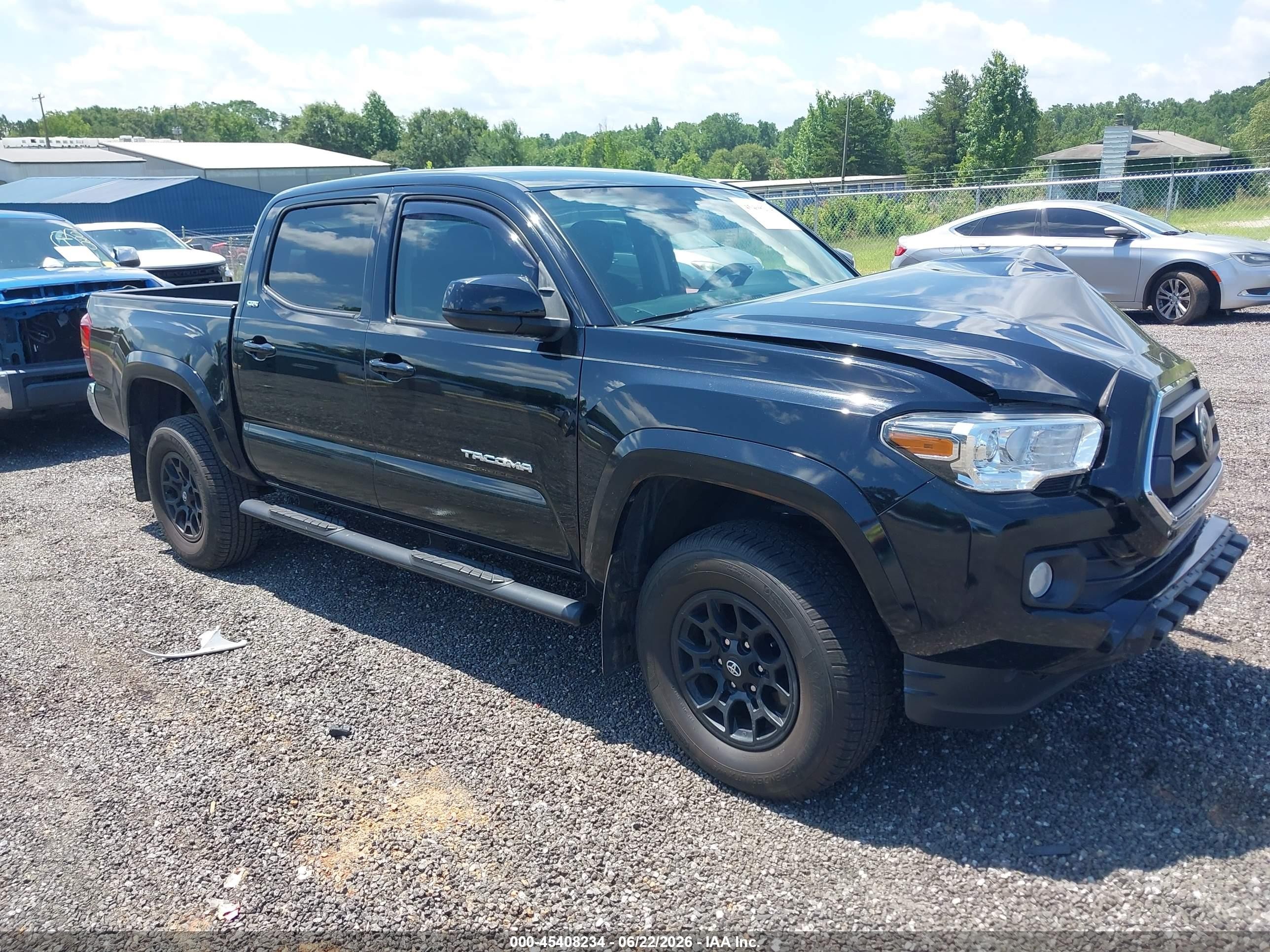 2021 Toyota Tacoma TRD Sport, VIN 5TFAZ5CN5MX113311 — Front end