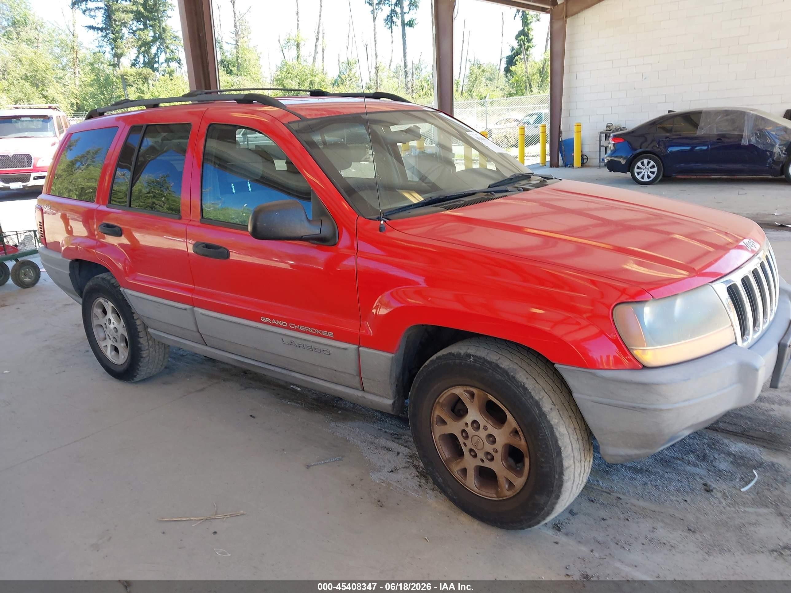 2000 Jeep Grand Cherokee Laredo, VIN 1J4GW48S4YC361732 — Side