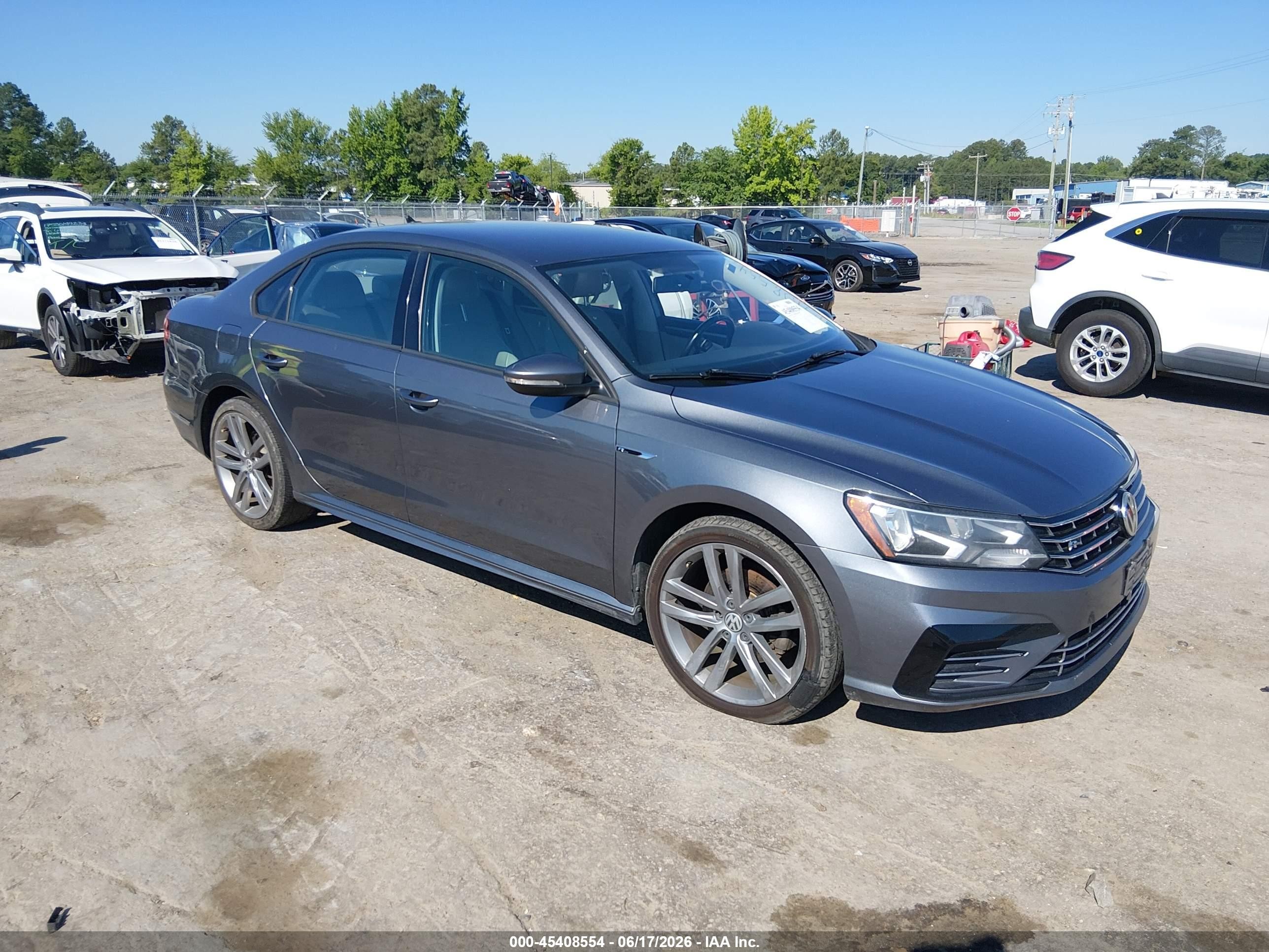 2018 Volkswagen Passat S, VIN 1VWAA7A33JC001854 — Пожар в моторном отсеке