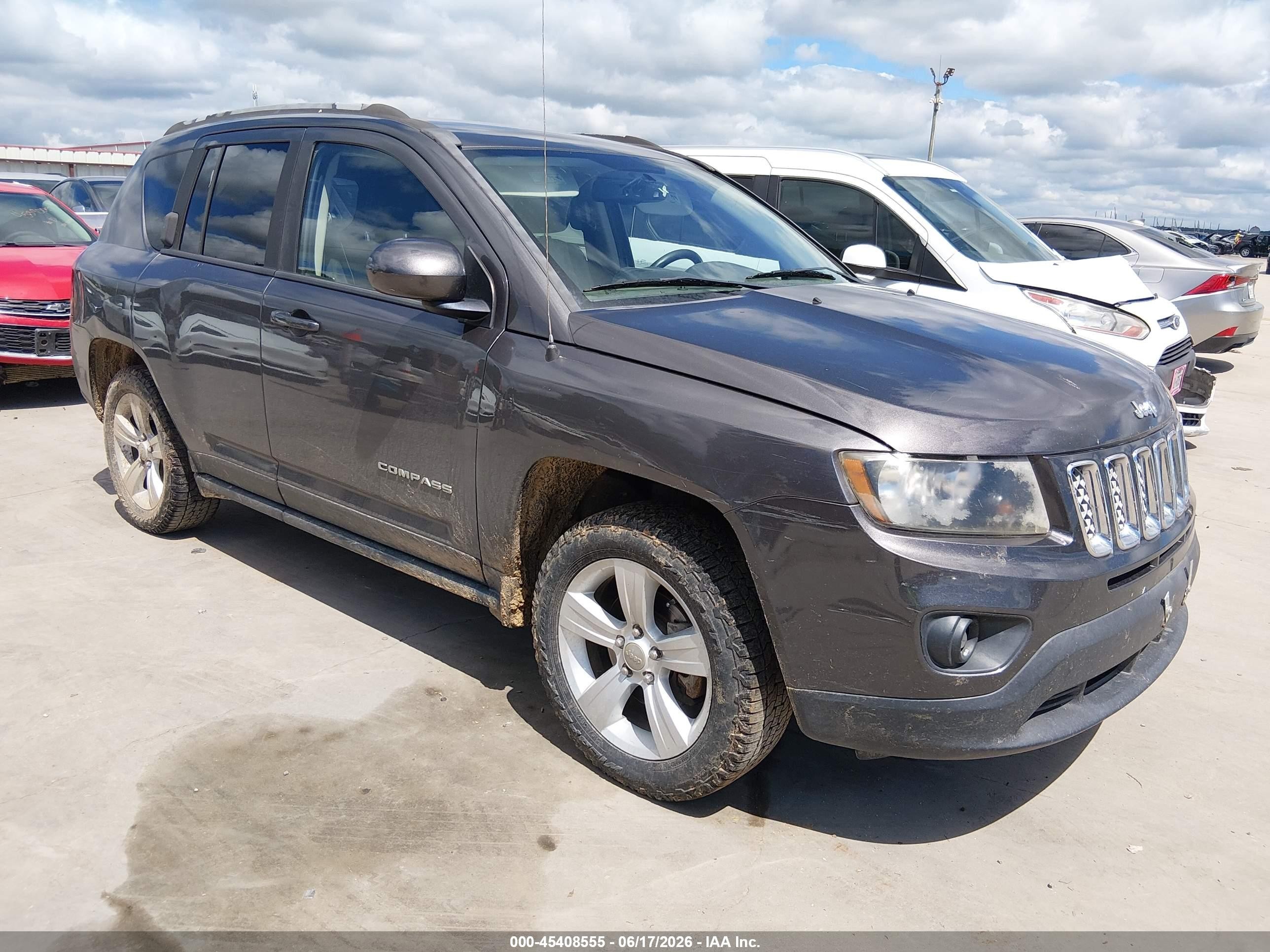2016 Jeep Compass High Altitude, VIN 1C4NJDEB7GD630864 — Бок