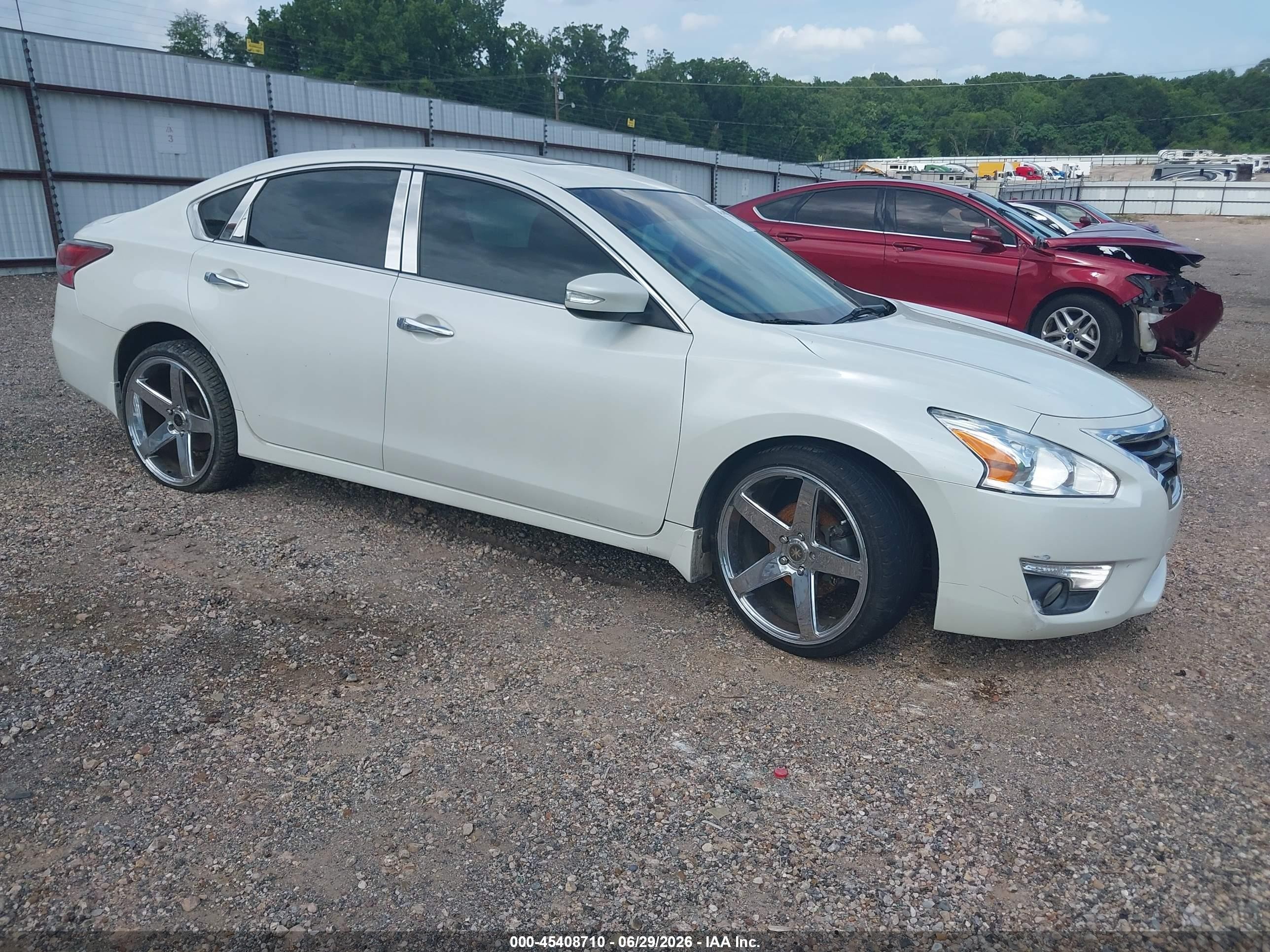 2014 Nissan Altima SV, VIN 1N4AL3AP1EC411315 — Front end