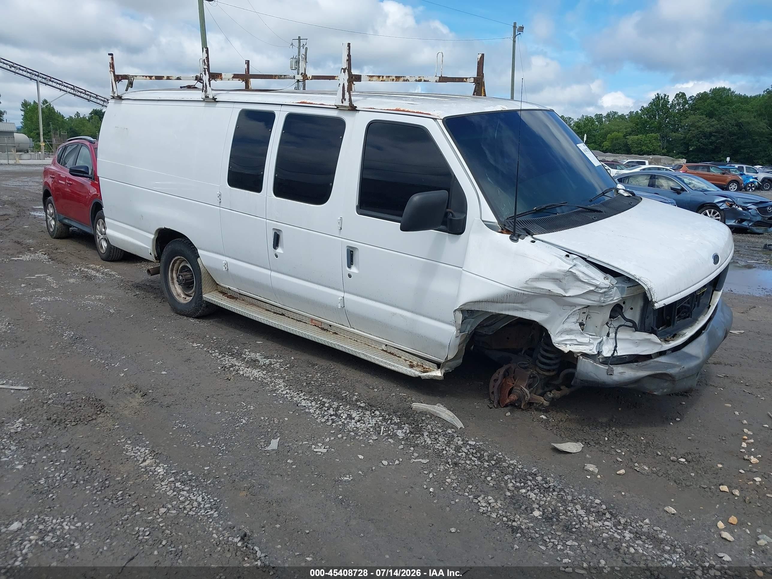 2000 Ford Econoline Cargo Recreational, VIN 1FTSS34L5YHB98161 — Front end