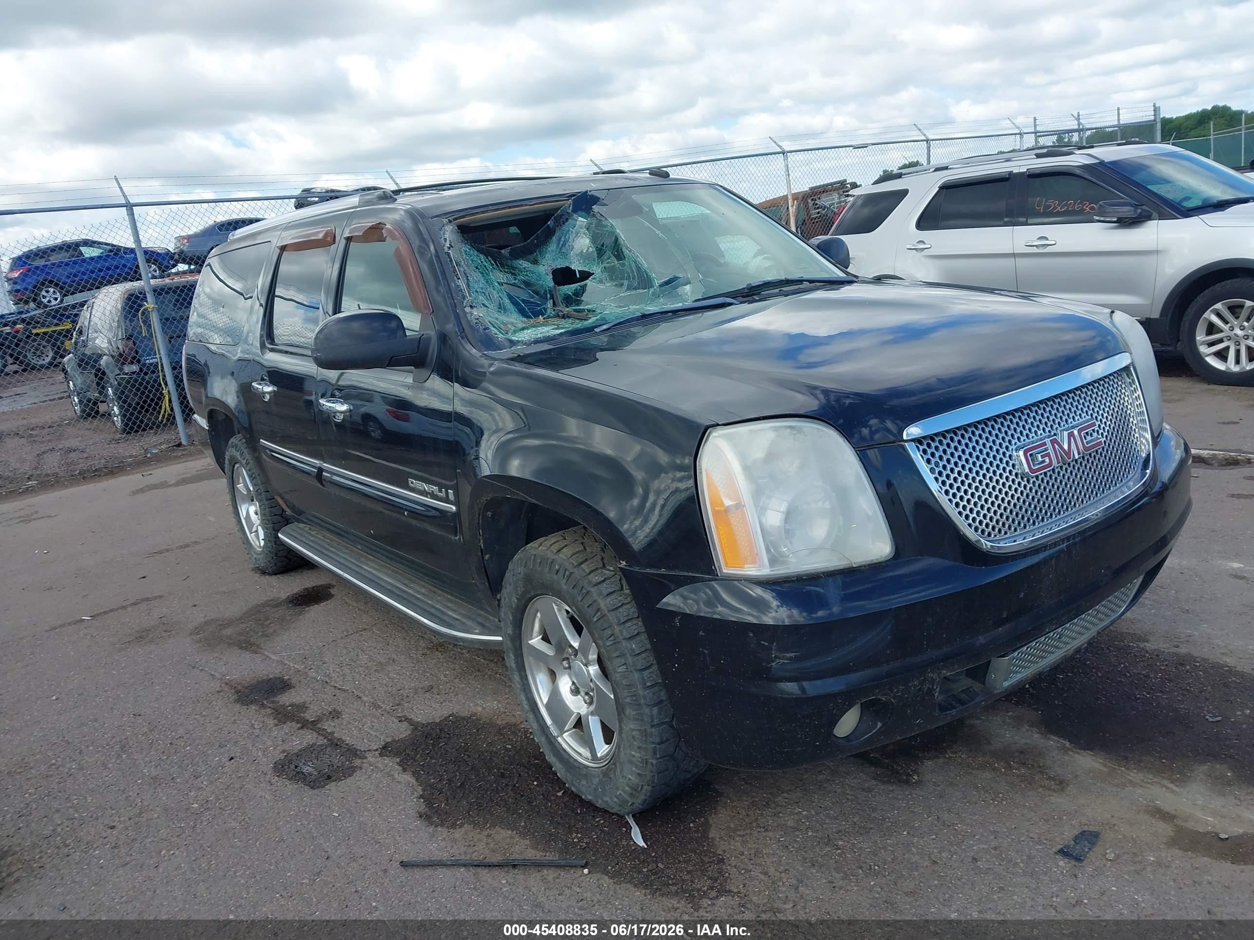 2007 GMC Yukon XL, VIN 1GKFK668X7J334825 — Front end