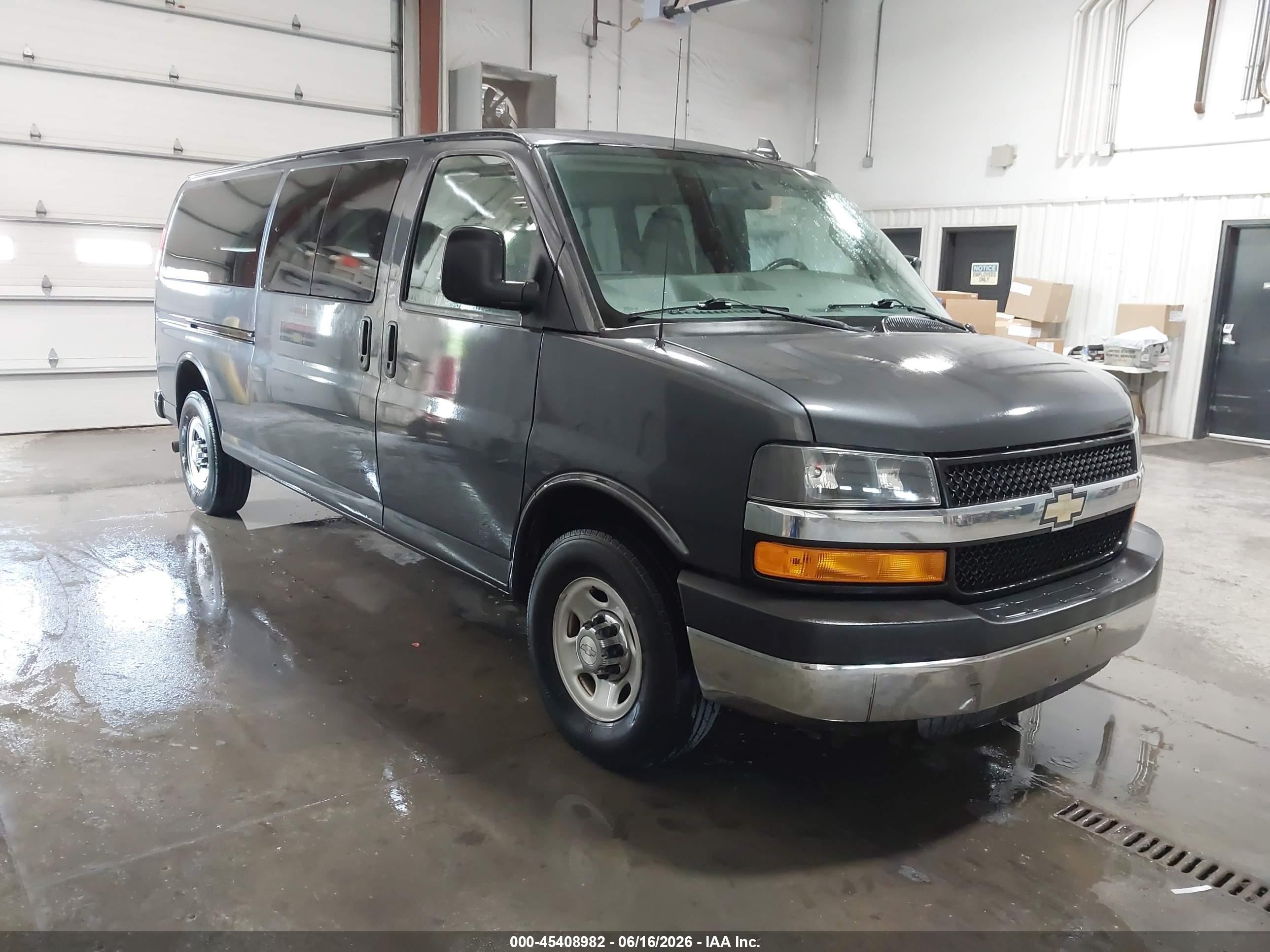 2016 Chevrolet Express Passenger LT, VIN 1GAZGPFF4G1313878 — Front end