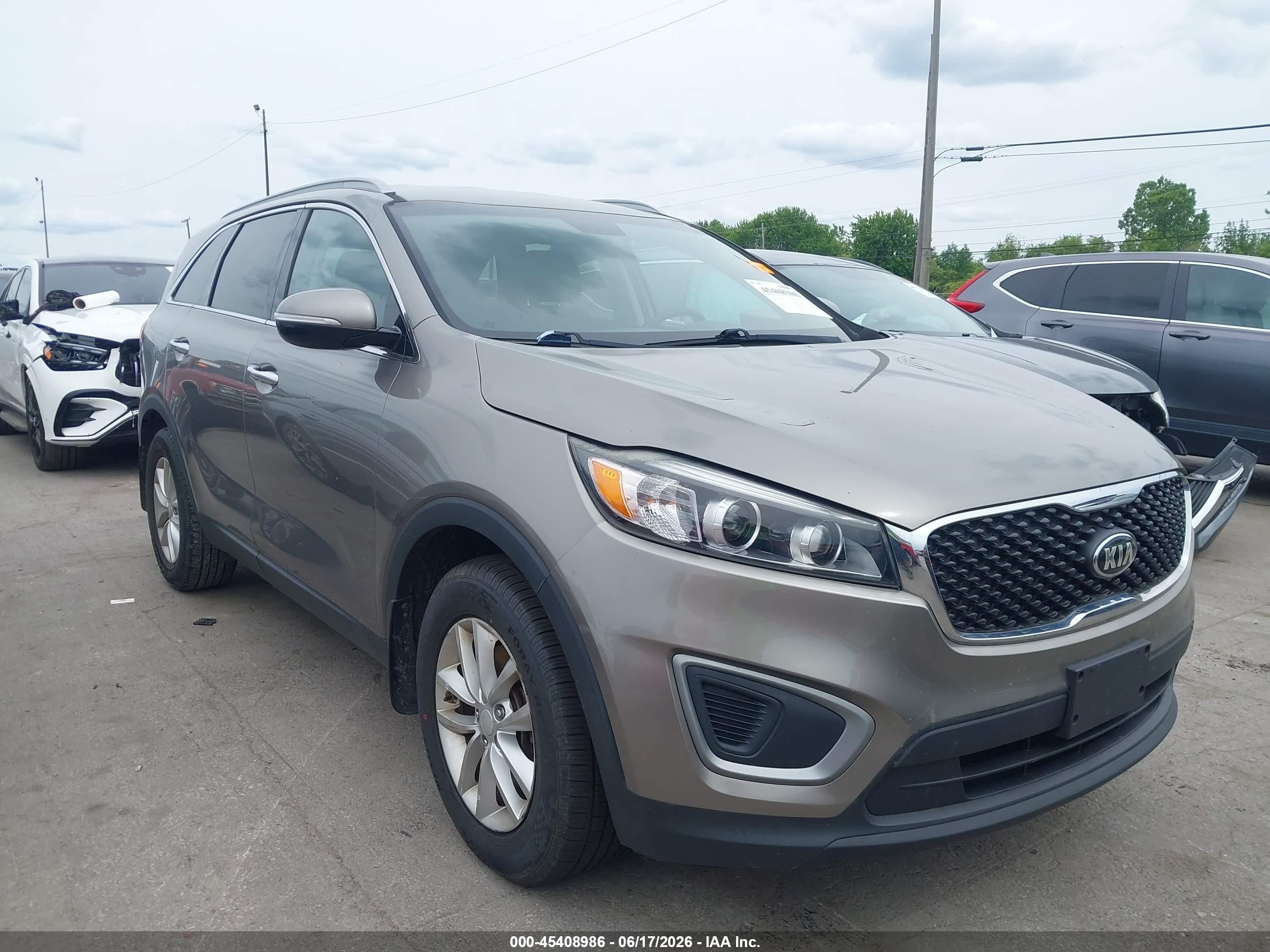 2016 Kia Sorento LX, VIN 5XYPG4A35GG004639 — Normal wear