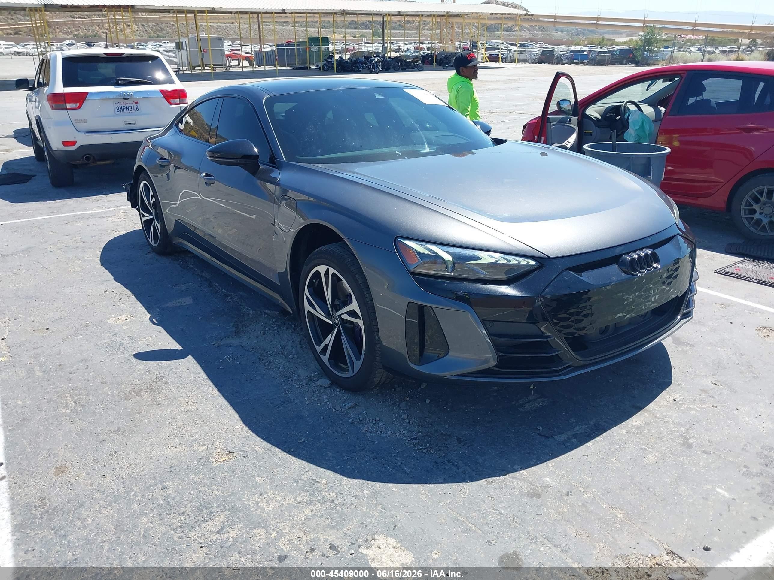 2022 Audi e-tron GT Premium Plus, VIN WAUCJBFW5N7008463 — Front end