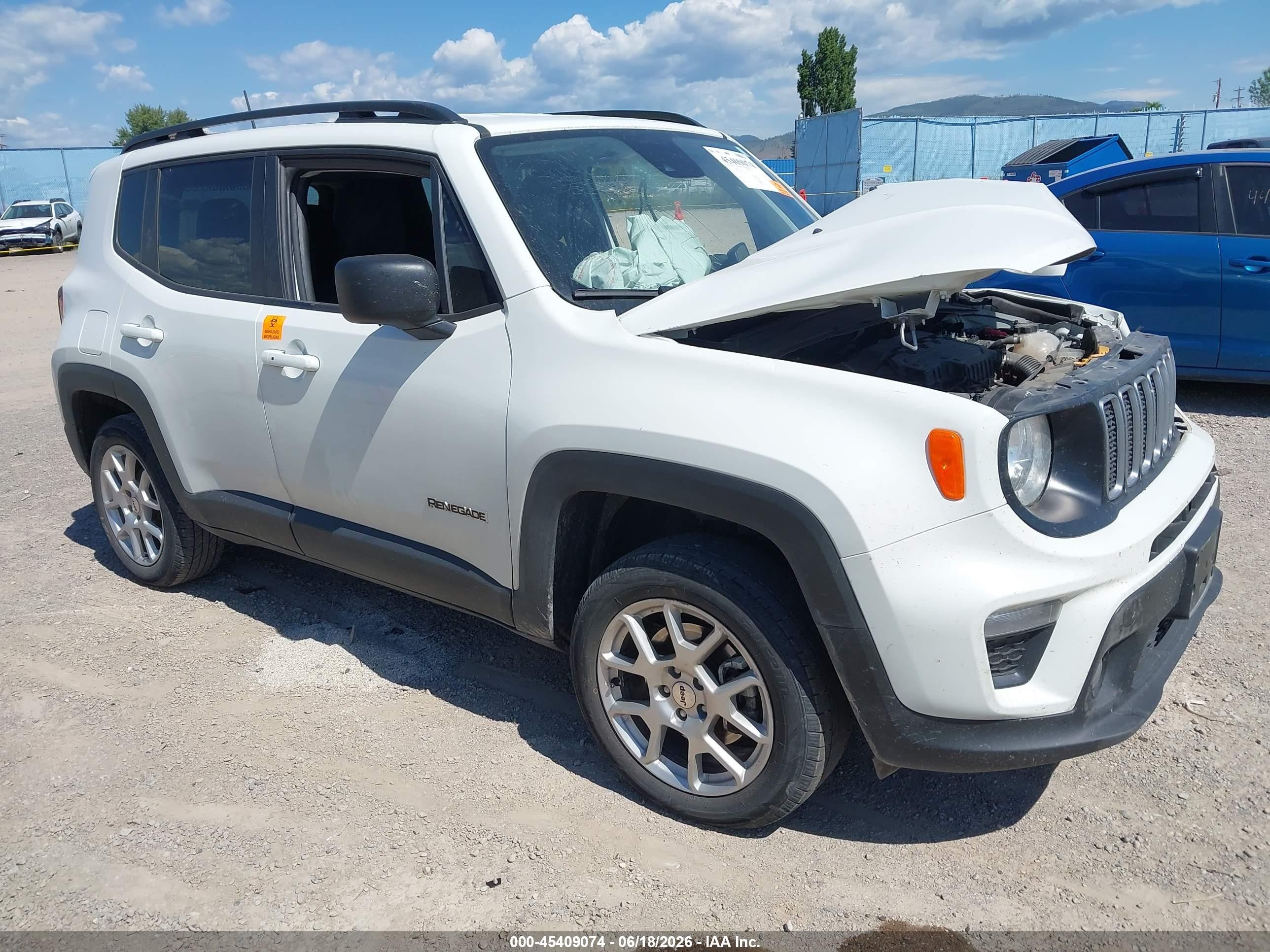 2022 Jeep Renegade Latitude, VIN ZACNJDB13NPN52204 — Перед
