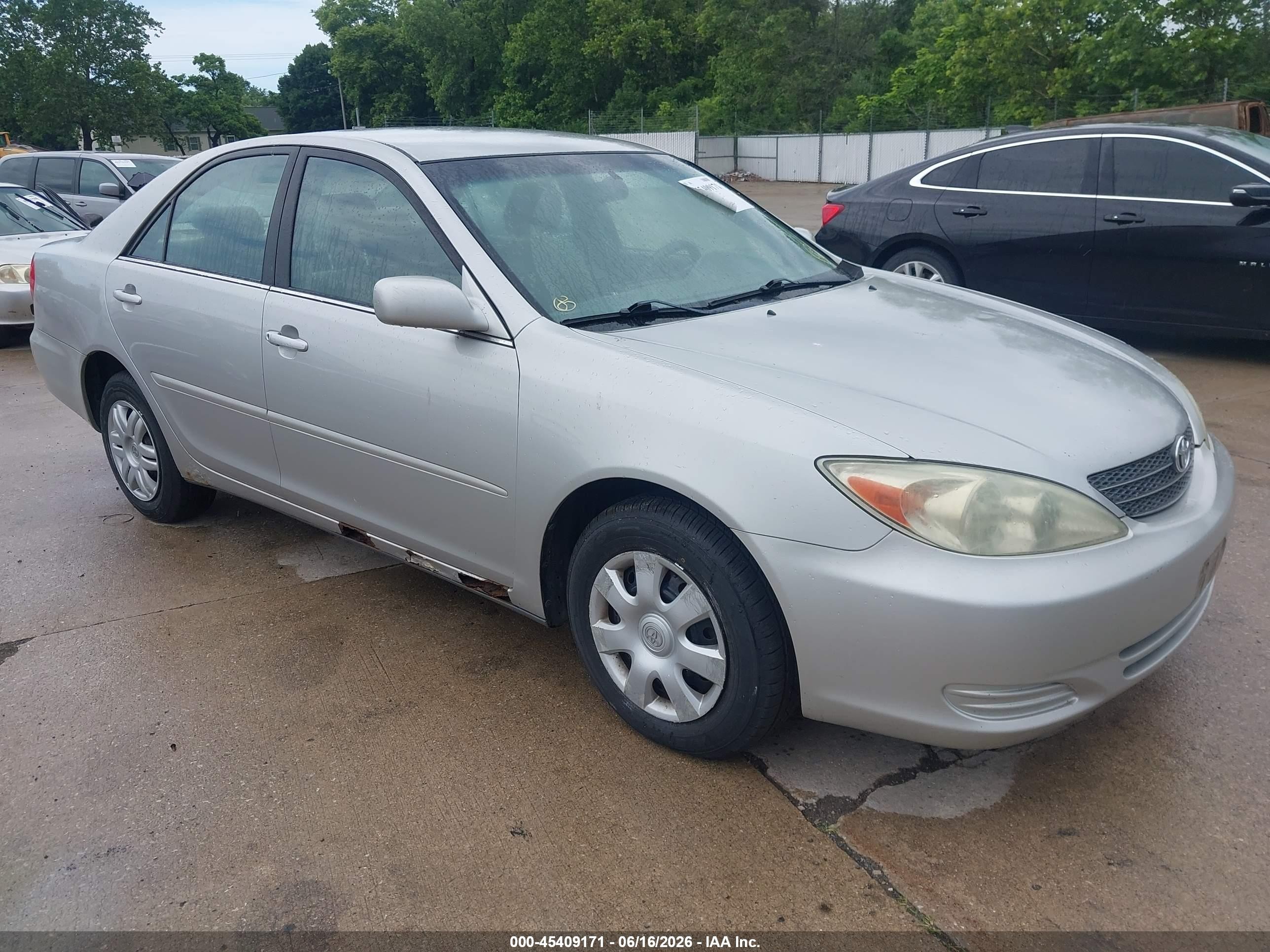 2004 Toyota Camry LE, VIN 4T1BE32KX4U313027 — Normal wear