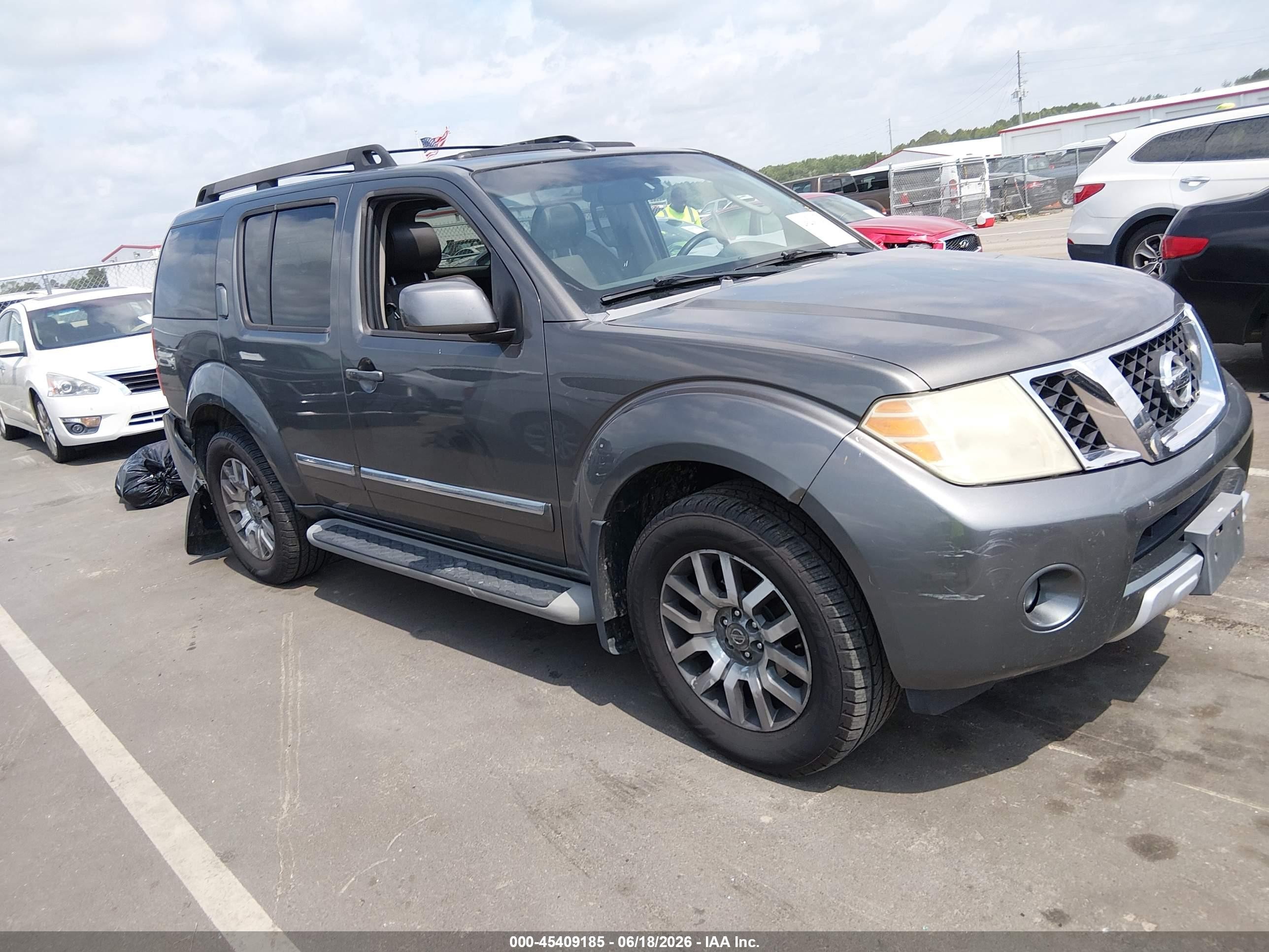 2009 Nissan Pathfinder SE, VIN 5N1AR18B99C605860 — Зад