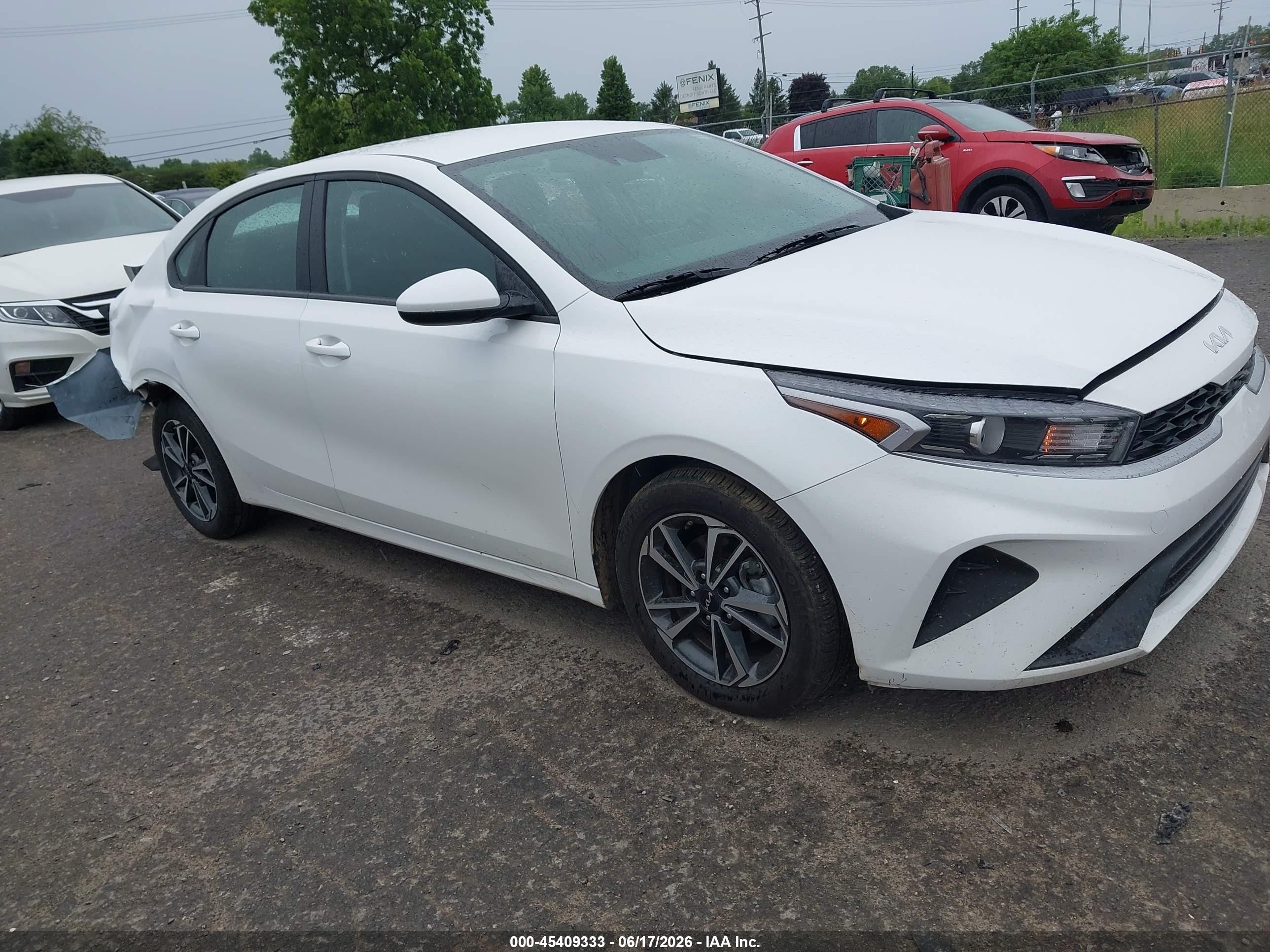 2024 Kia Forte LXS, VIN 3KPF24AD3RE771389 — Rear end