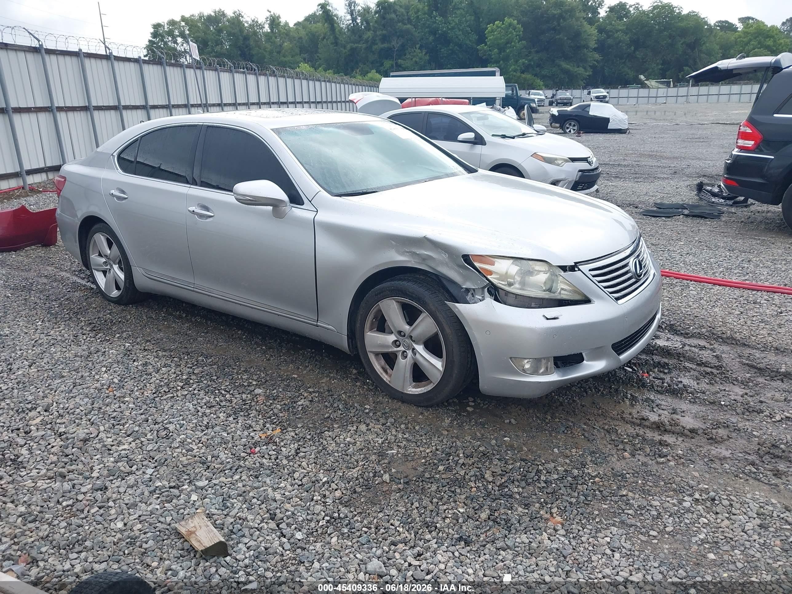 2010 Lexus LS 460, VIN JTHBL5EF7A5092558 — Бок