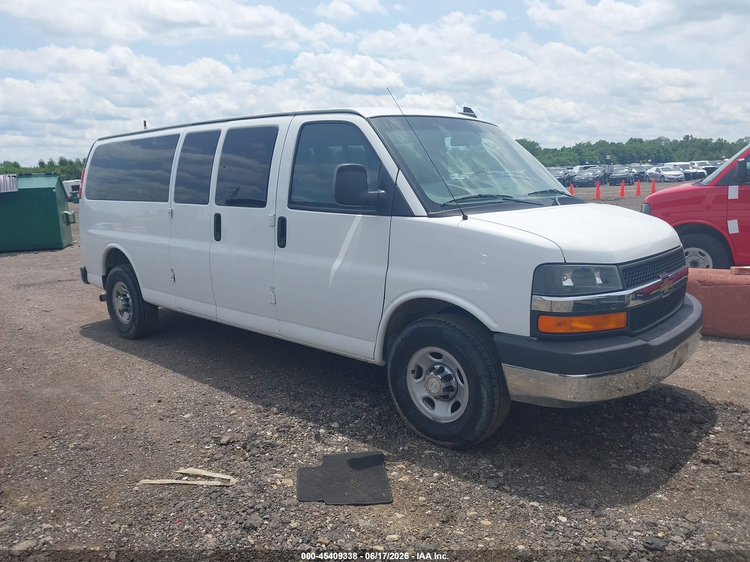 2017 Chevrolet Express Passenger LT, VIN 1GAZGPFG9H1249587 — Side