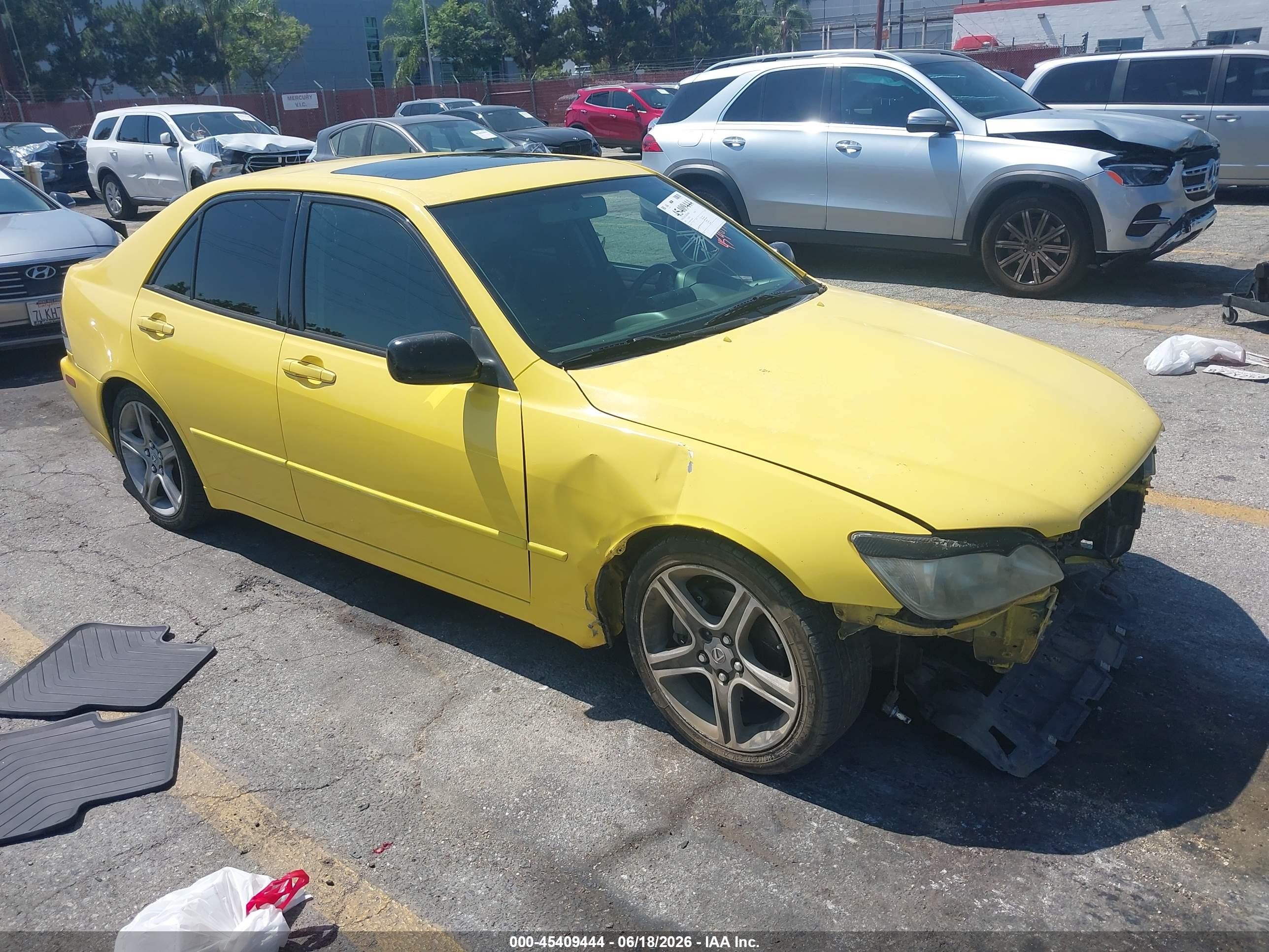 2001 Lexus IS 300/350, VIN JTHBD182210007475 — Перед