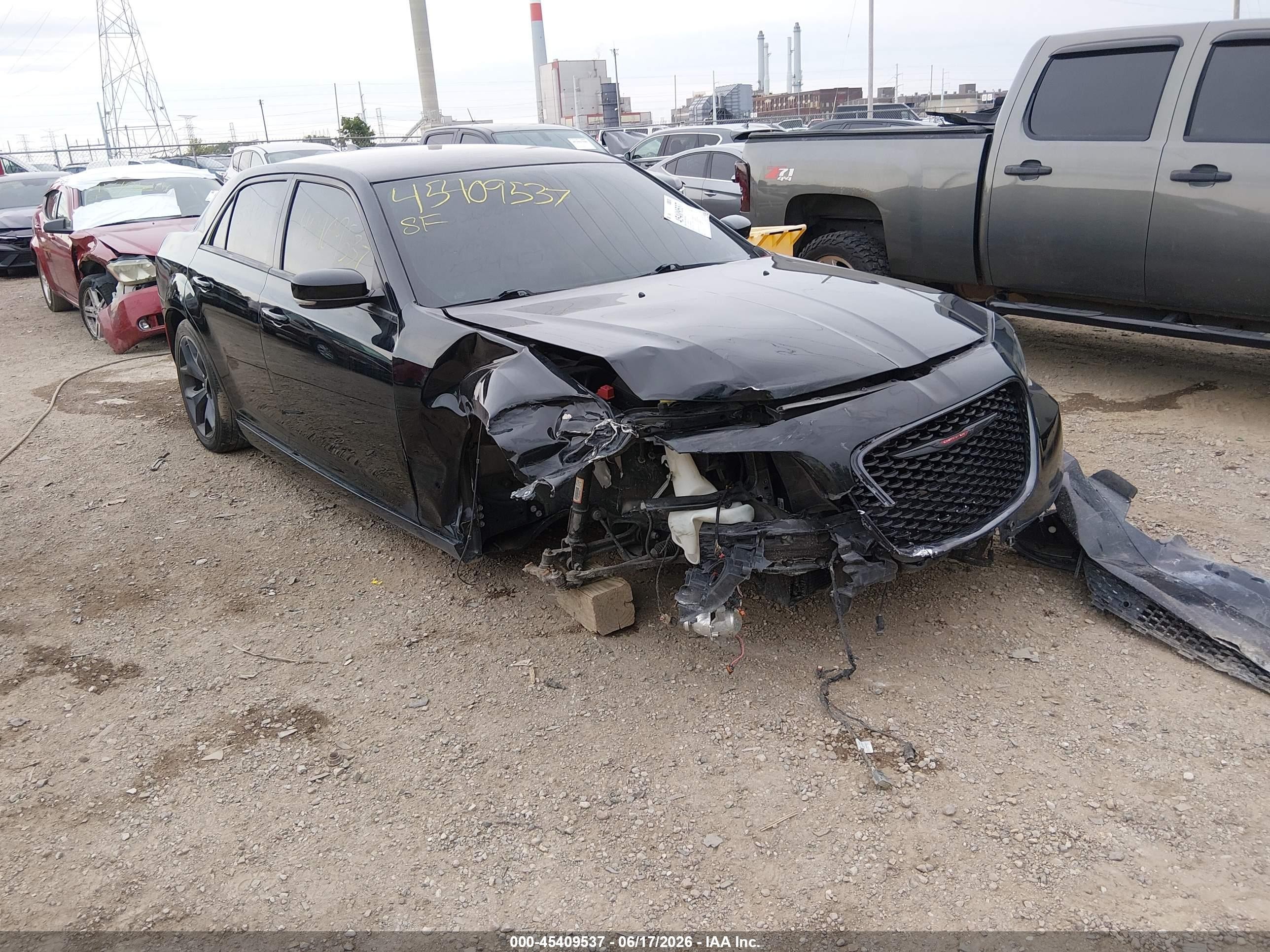 2021 Chrysler 300 S, VIN 2C3CCABG8MH554459 — Перед