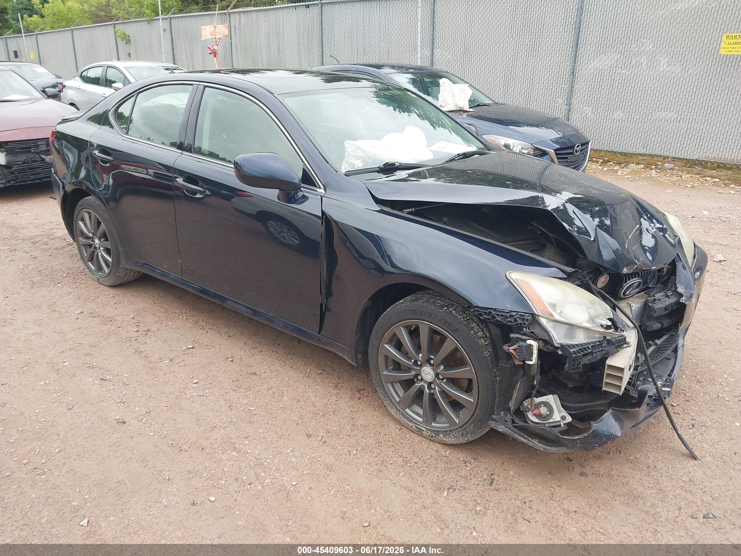 2006 Lexus IS 250, VIN JTHCK262762003307 — Перед