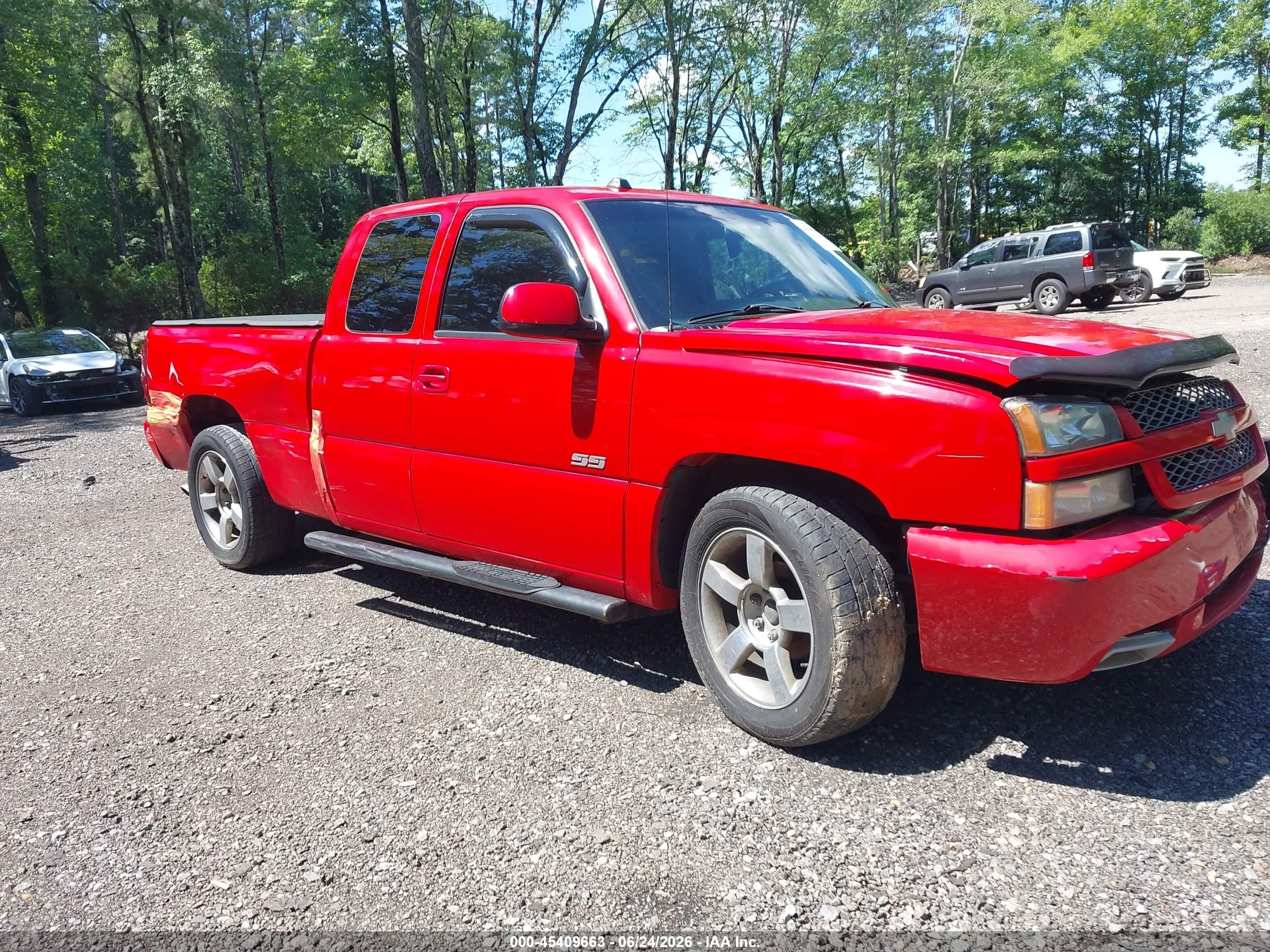 2004 Chevrolet Silverado SS, VIN 2GCEK19N641189817 — Front end
