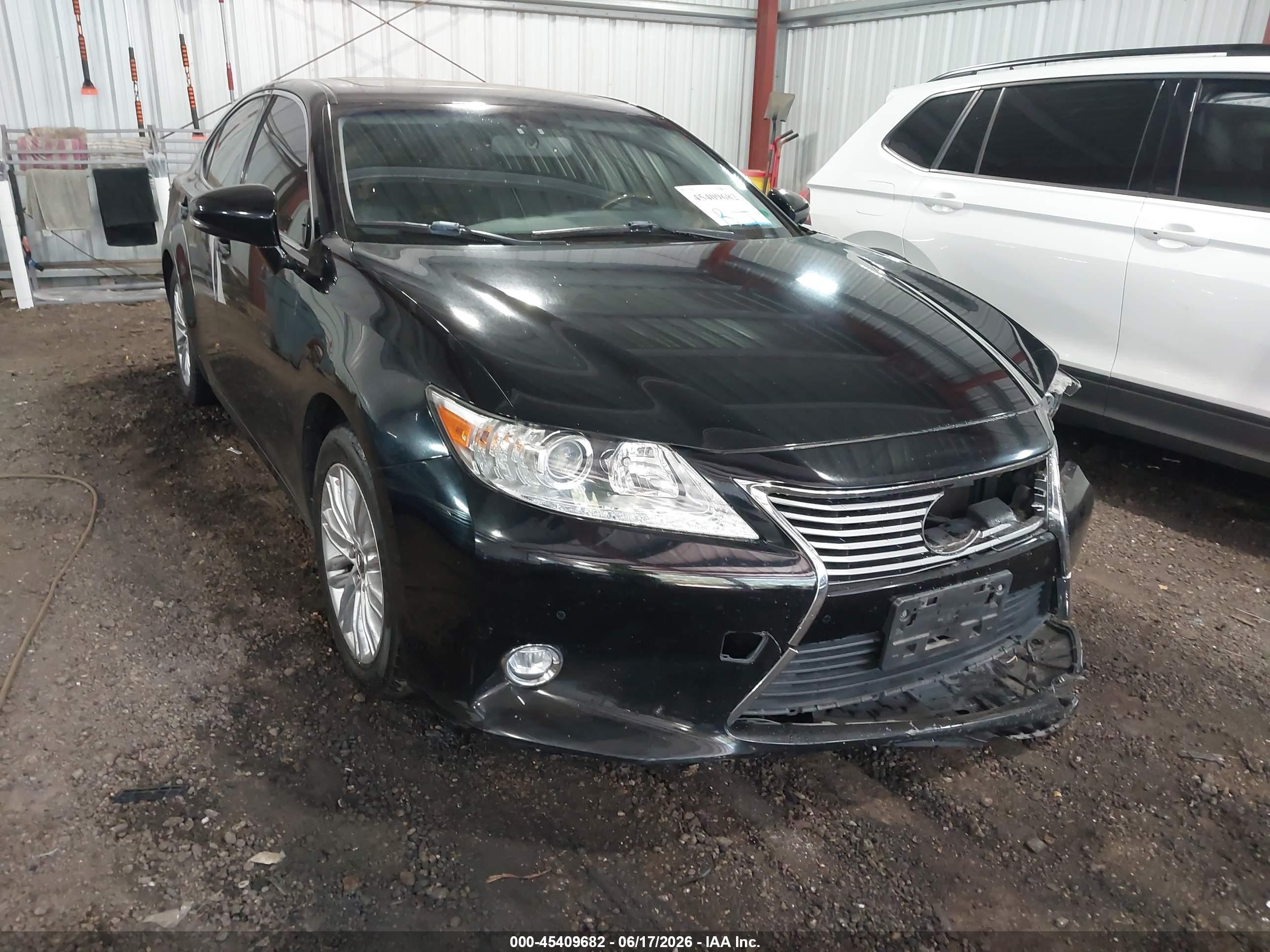 2015 Lexus ES 330, VIN JTHBK1GG5F2192720 — Front end
