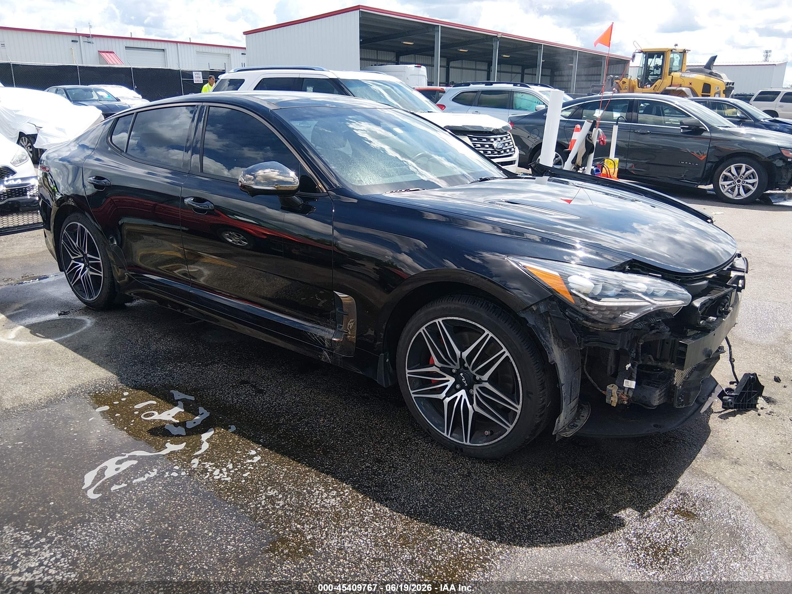 2022 Kia Stinger GT2, VIN KNAE55LC1N6101706 — Бок