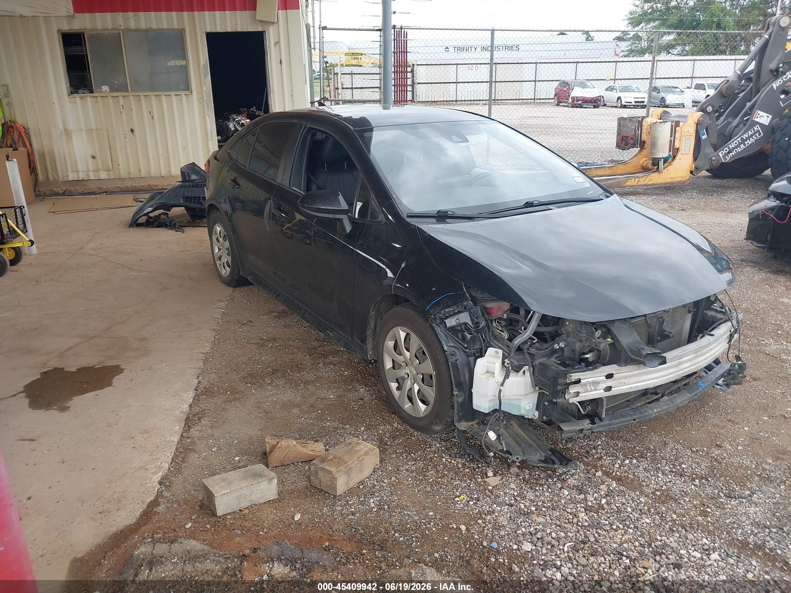 2022 Toyota Corolla LE, VIN JTDEPMAE2NJ200656 — Front end