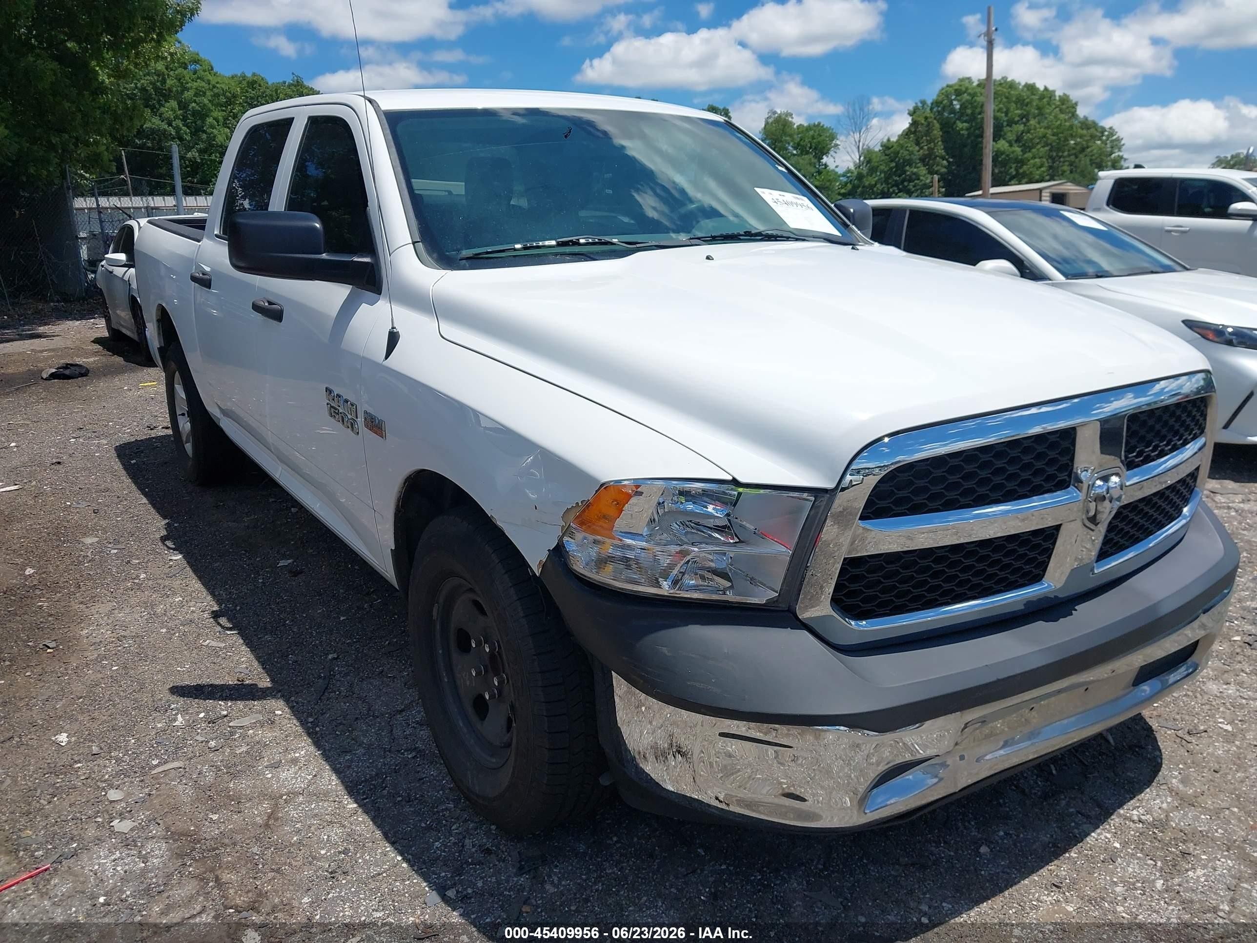 2015 Ram 1500 Tradesman, VIN 1C6RR6KT9FS518359 — Front end