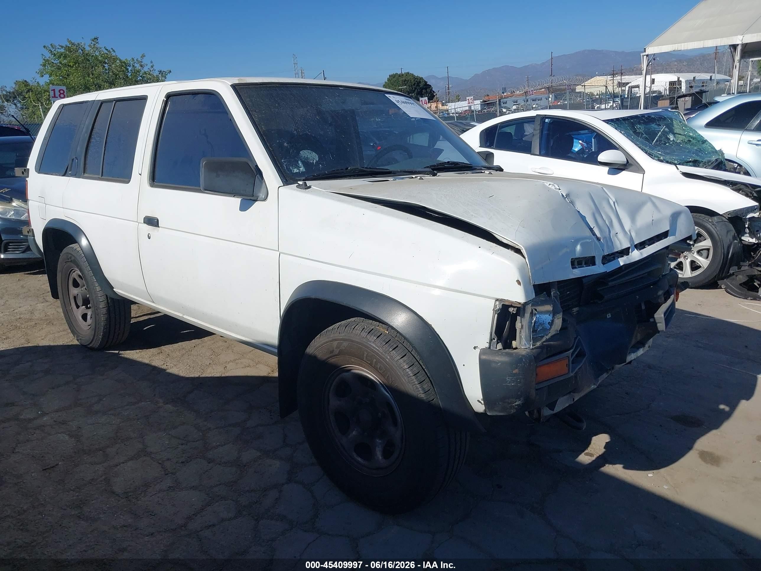 1995 Nissan Pathfinder LE, VIN JN8HD17S2SW077218 — Перед