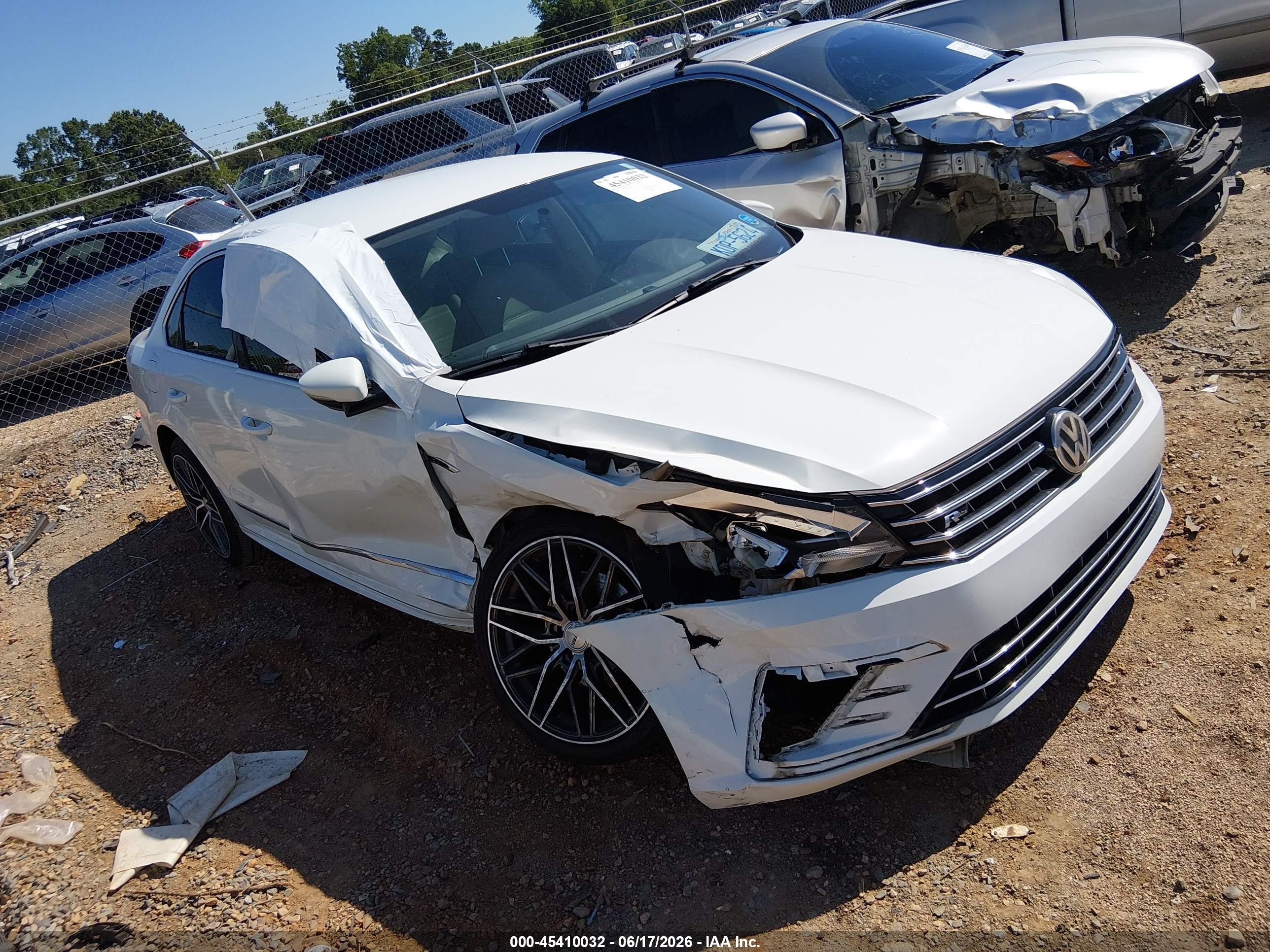2017 Volkswagen Passat R-Line, VIN 1VWDT7A38HC065082 — Side