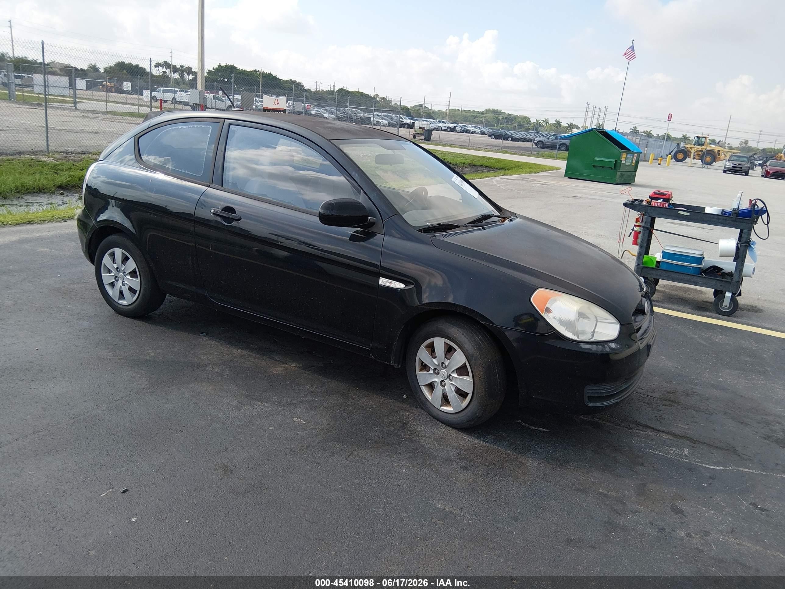 2011 Hyundai Accent GL, VIN KMHCM3AC8BU199785 — Side