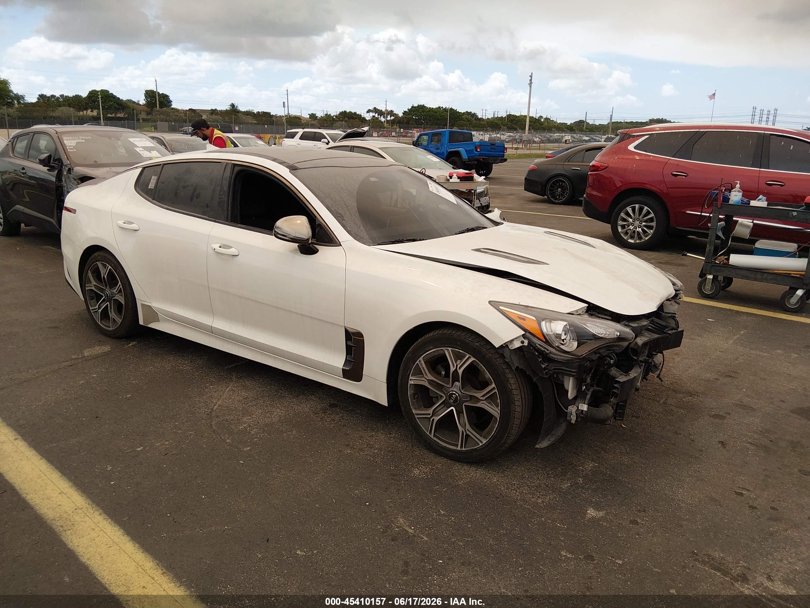 2020 Kia Stinger GT-Line, VIN KNAE15LA3L6084463 — Перед