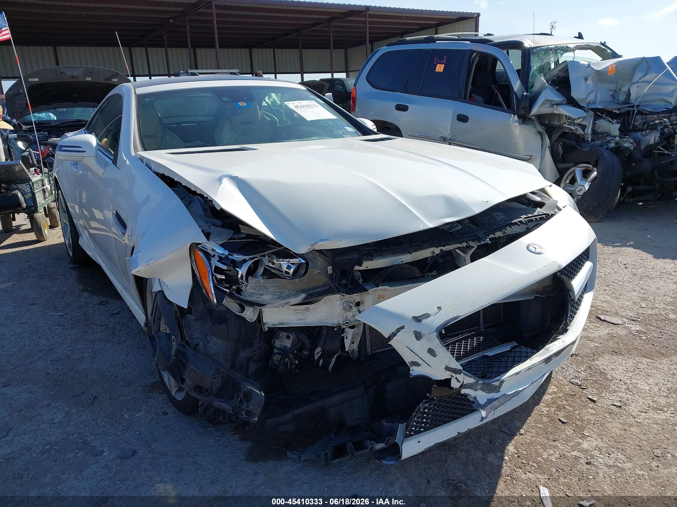 2014 Mercedes-Benz SLK 350, VIN WDDPK5HA1EF089946 — Front end