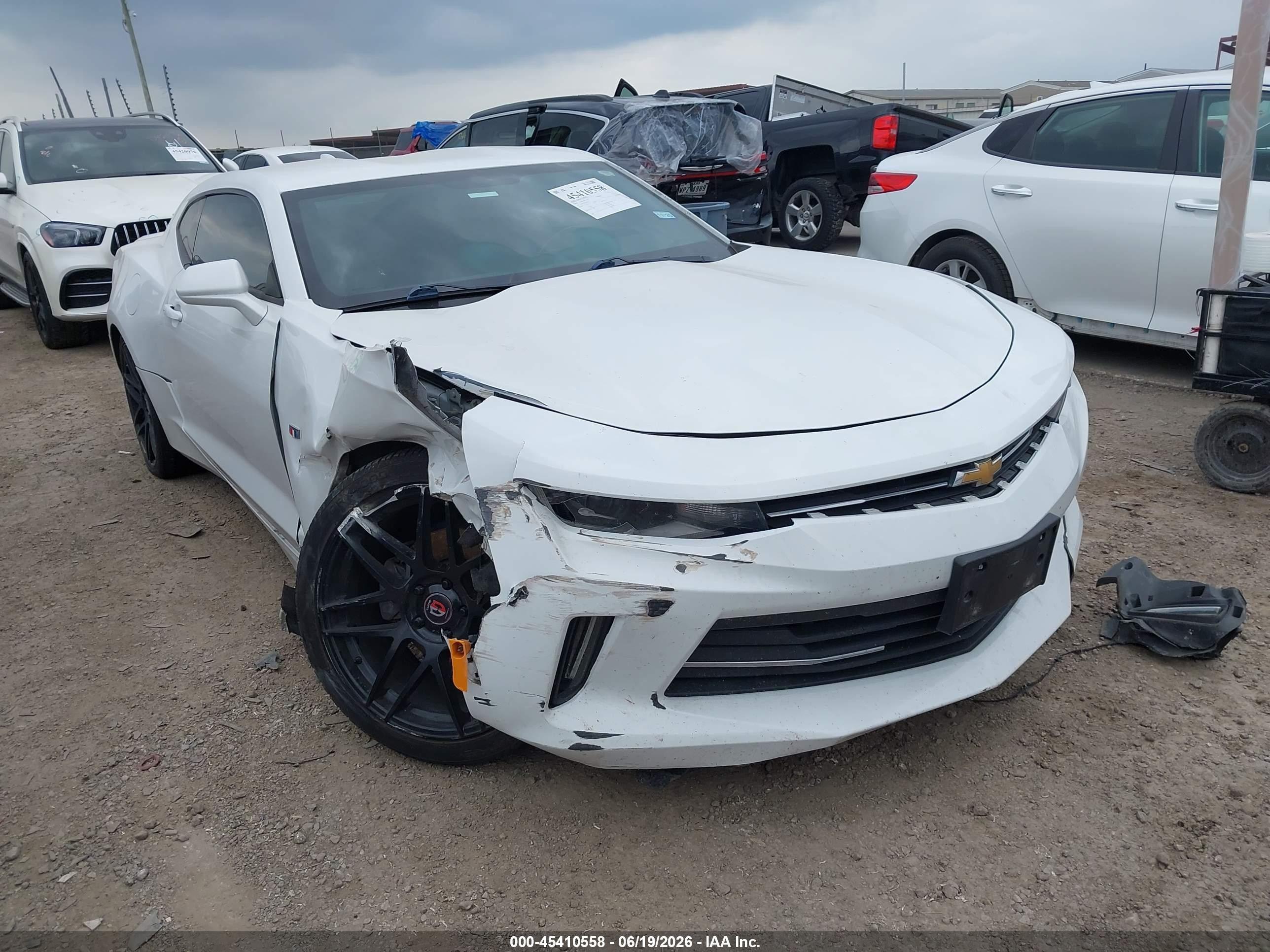 2018 Chevrolet Camaro 1LT, VIN 1G1FB1RX5J0185022 — Front end