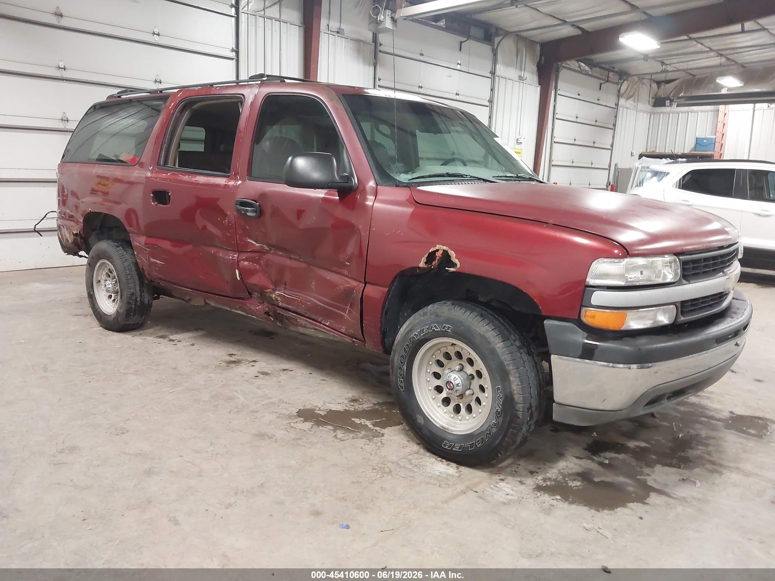 2001 Chevrolet Suburban LS, VIN 1GNEC16T31J287227 — Side