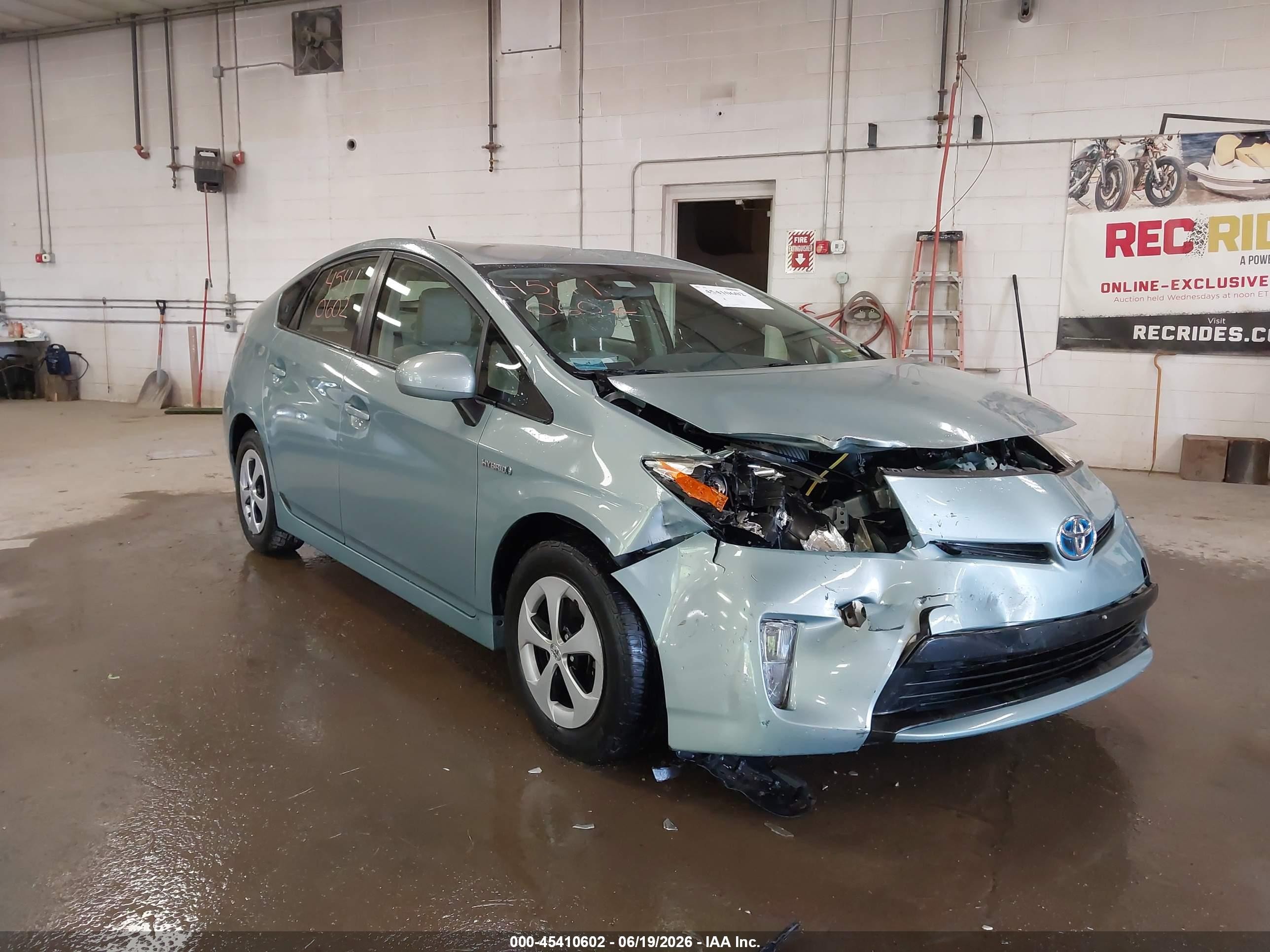 2013 Toyota Prius Five, VIN JTDKN3DU4D1669977 — Front end