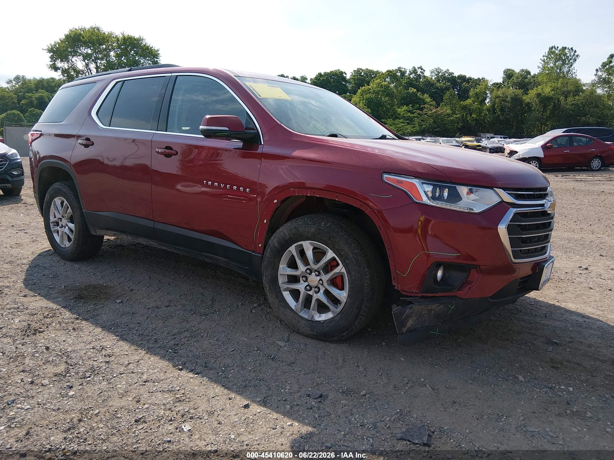2019 Chevrolet Traverse LT Cloth, VIN 1GNEVGKW6KJ183586 — Front end