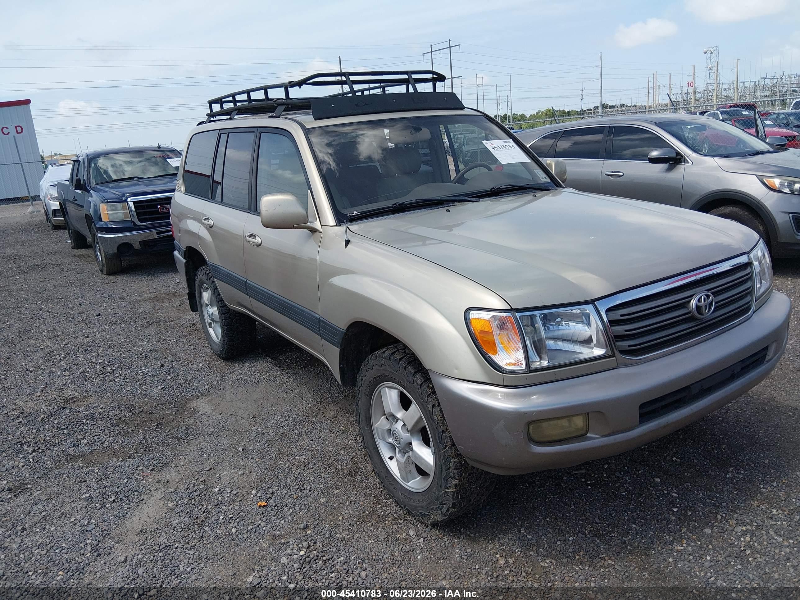 2005 Toyota Land Cruiser, VIN JTEHT05J552070113 — Side