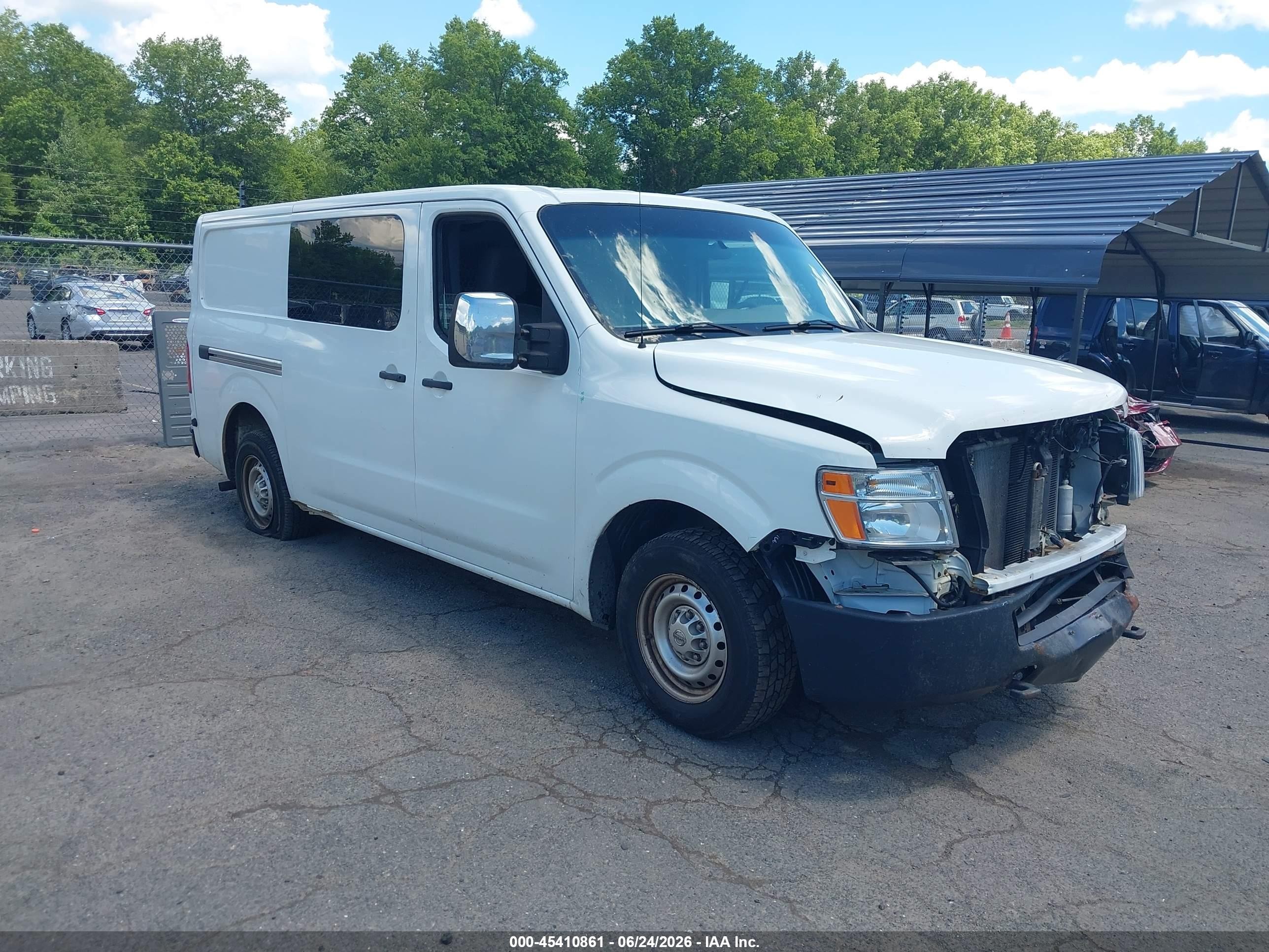 2015 Nissan NV Cargo SV, VIN 1N6AF0KY3FN809412 — Front end