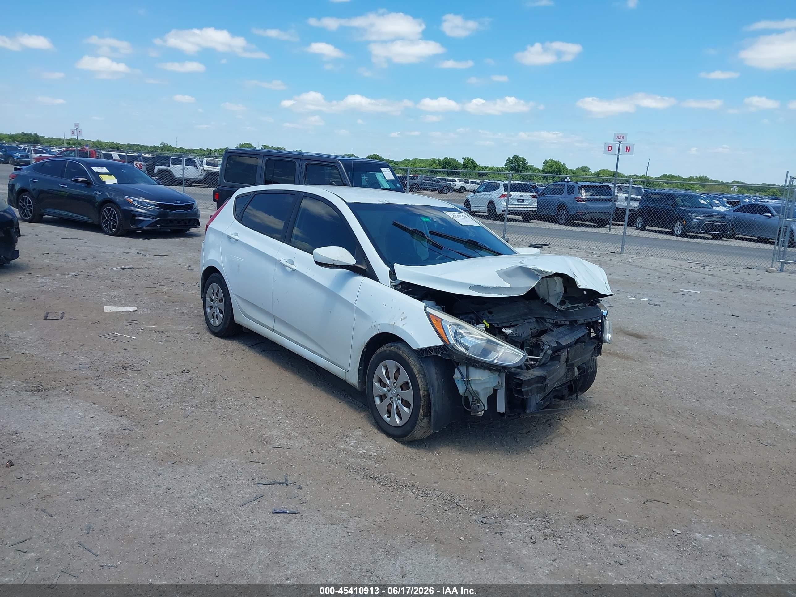 2015 Hyundai Accent GS, VIN KMHCT5AE3FU217793 — Front end