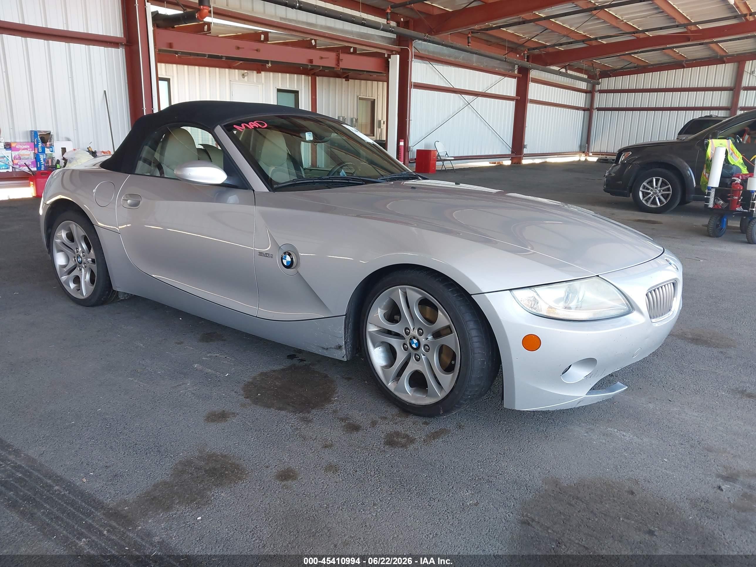 2005 BMW Z4 3.0i, VIN 4USBT535X5LU10163 — Front end