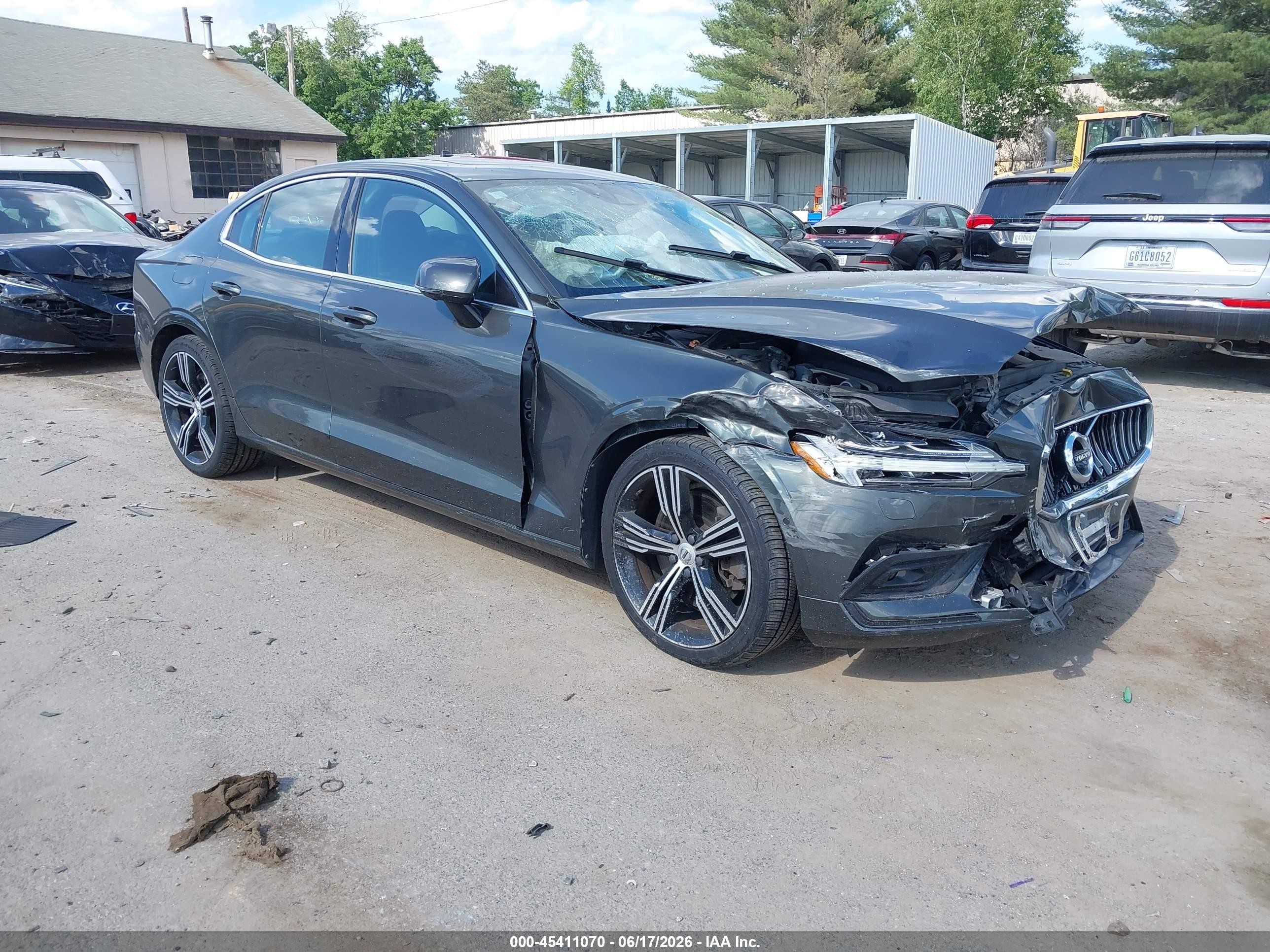 2020 Volvo S60 Inscription, VIN 7JRA22TL2LG036818 — Front end