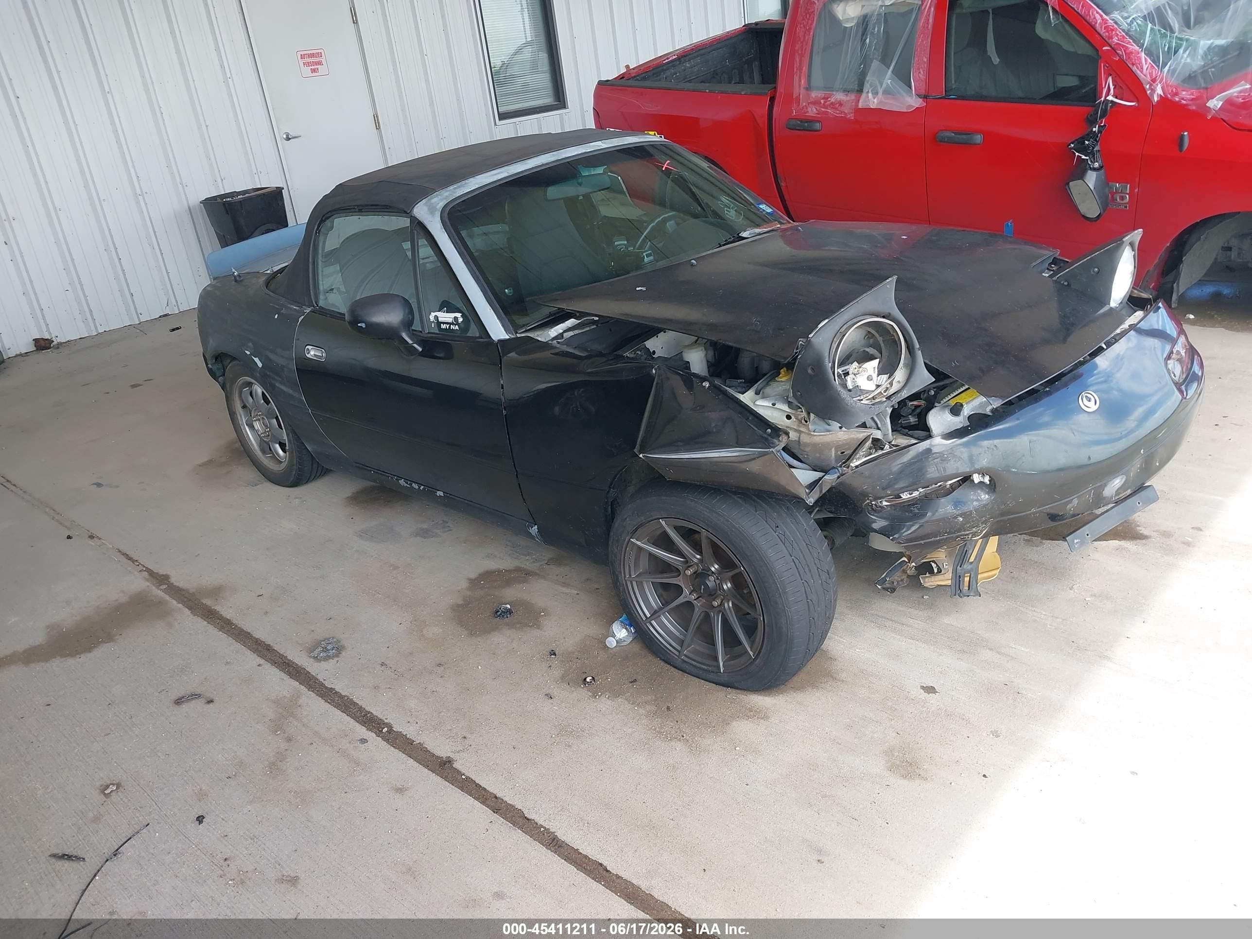 1993 Mazda MX-5 Miata, VIN JM1NA3513P0405186 — Normal wear
