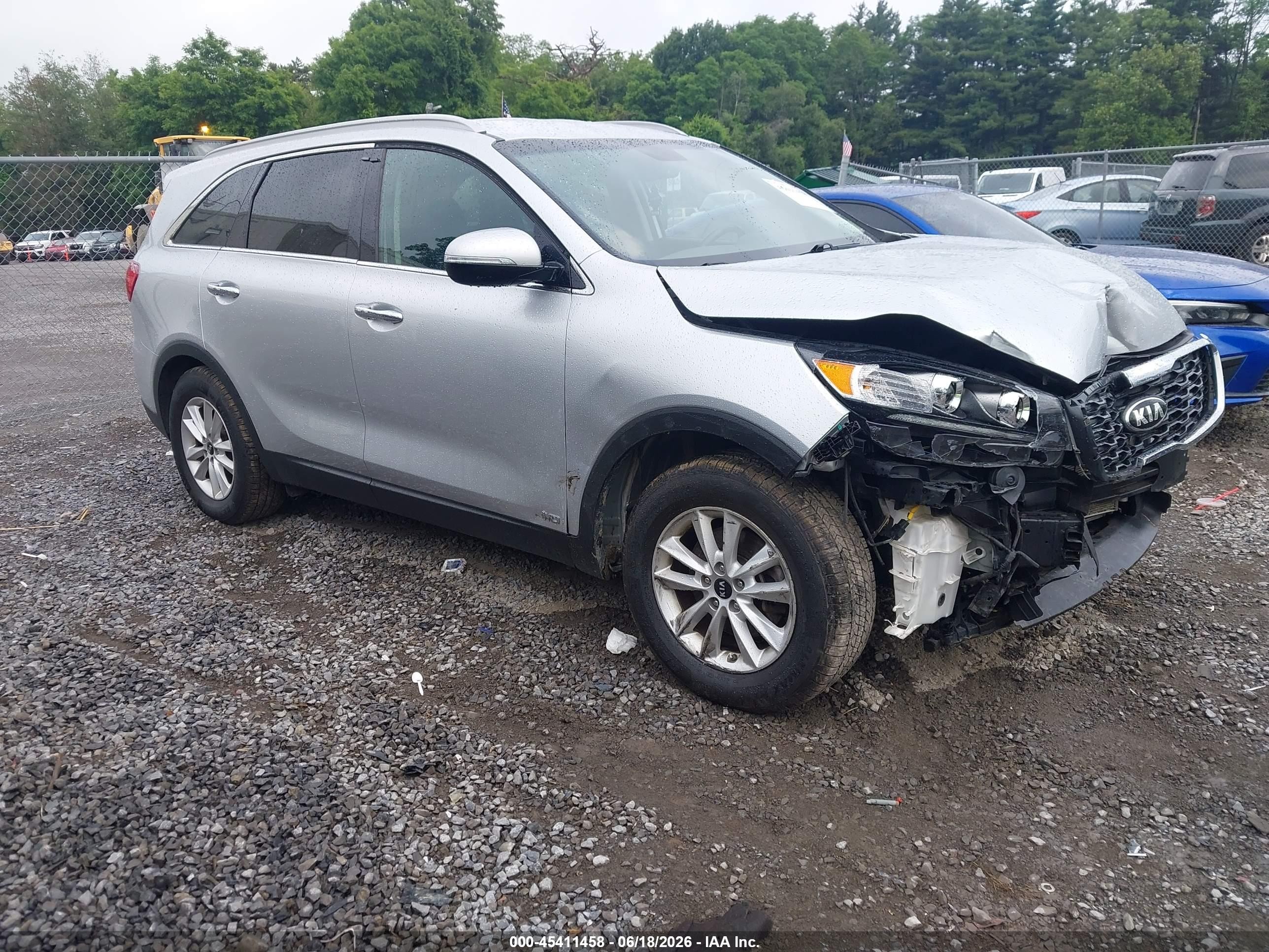 2019 Kia Sorento LX, VIN 5XYPGDA34KG591344 — Front end