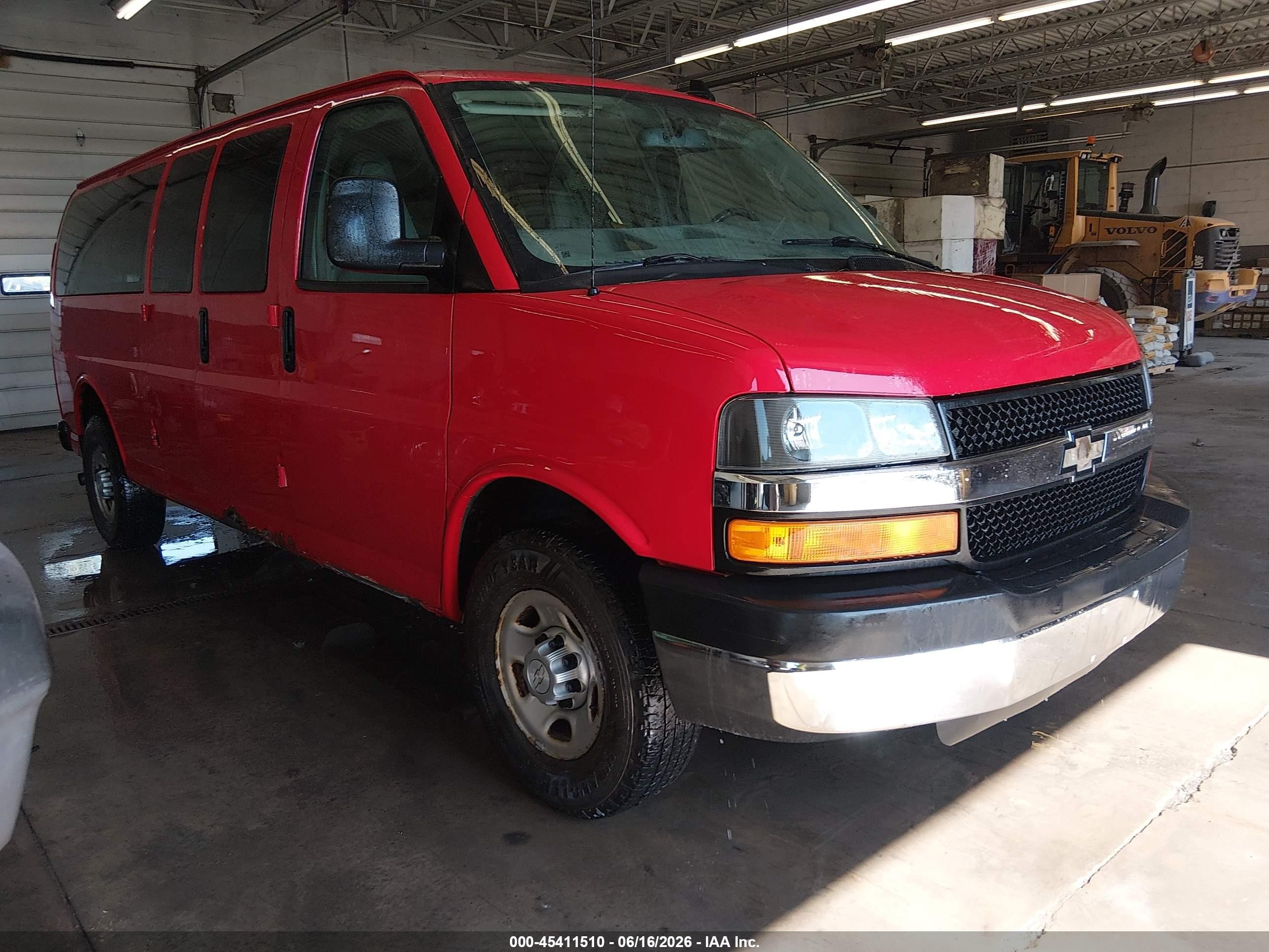 2016 Chevrolet Express Passenger LS, VIN 1GAZGNFF5G1283715 — Front end