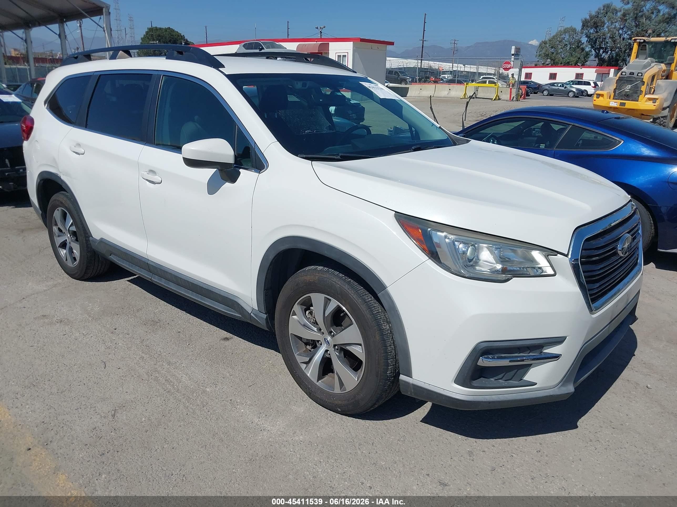 2020 Subaru Ascent Premium, VIN 4S4WMAFD3L3409154 — Side
