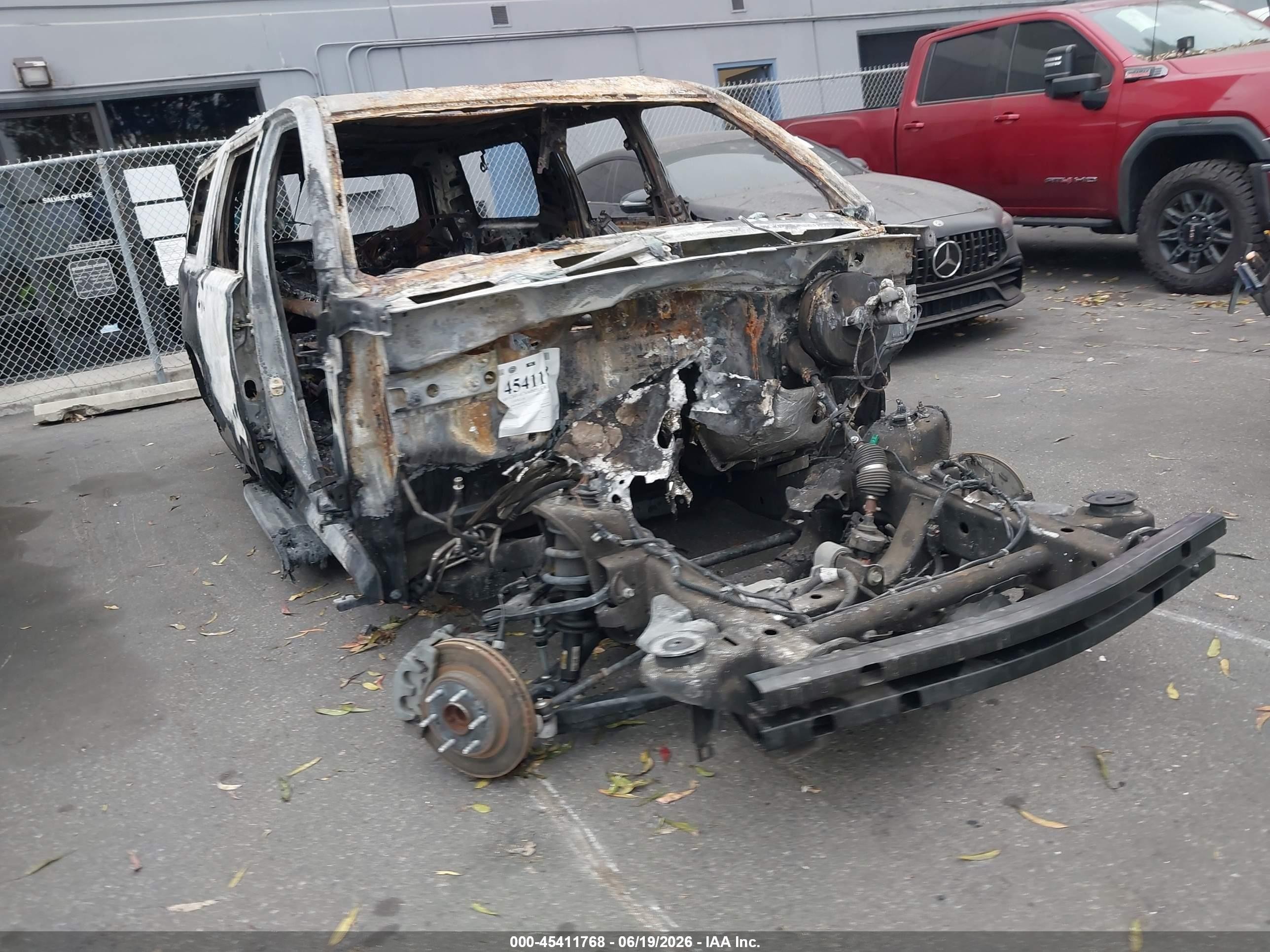 2017 Cadillac Escalade ESV Luxury, VIN 1GYS3HKJXHR297915 — Vandalism