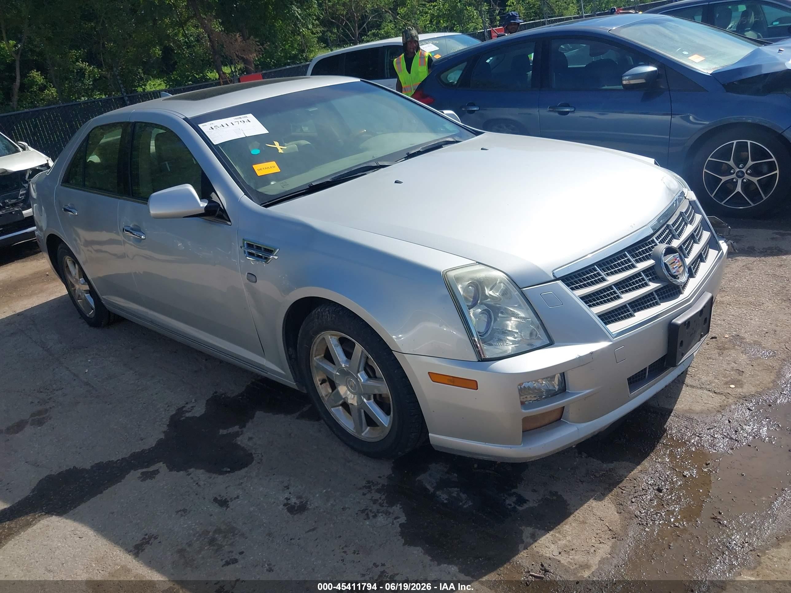 2010 Cadillac STS RWD, VIN 1G6DU6EA3A0138033 — Front end