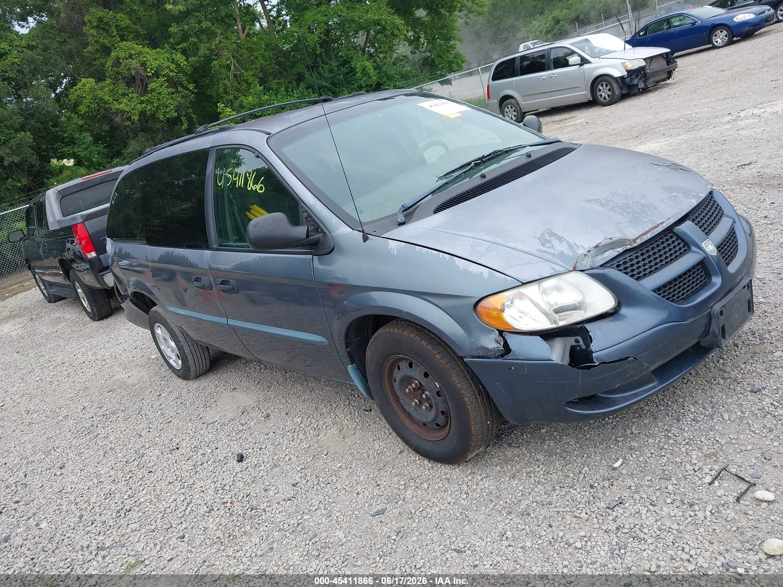 2002 Dodge Caravan SE, VIN 1B4GP24372B733435 — Rear end